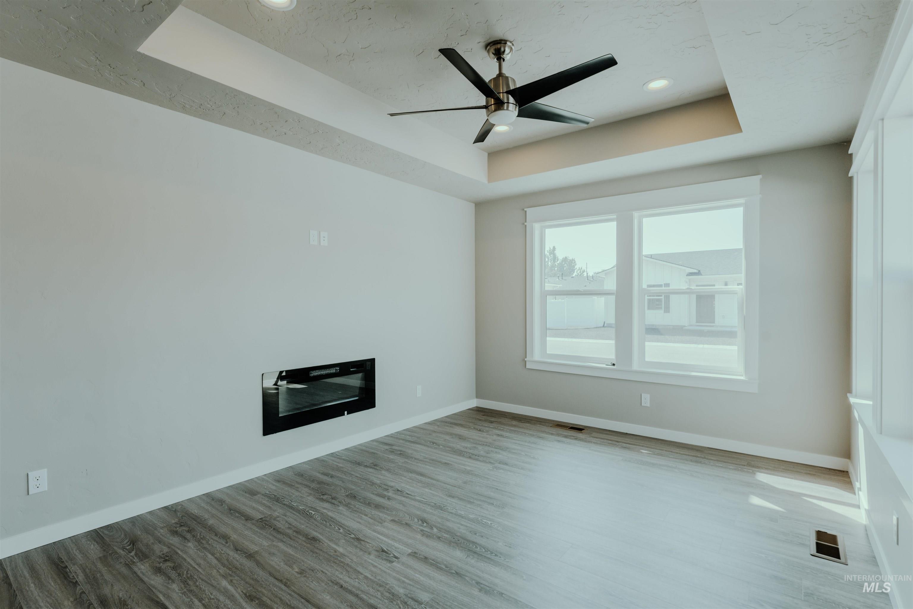 1235 Phillips Circle, Ontario, Oregon 97914-3905, 2 Bedrooms, 2 Bathrooms, Residential For Sale, Price $235,000, 98976464