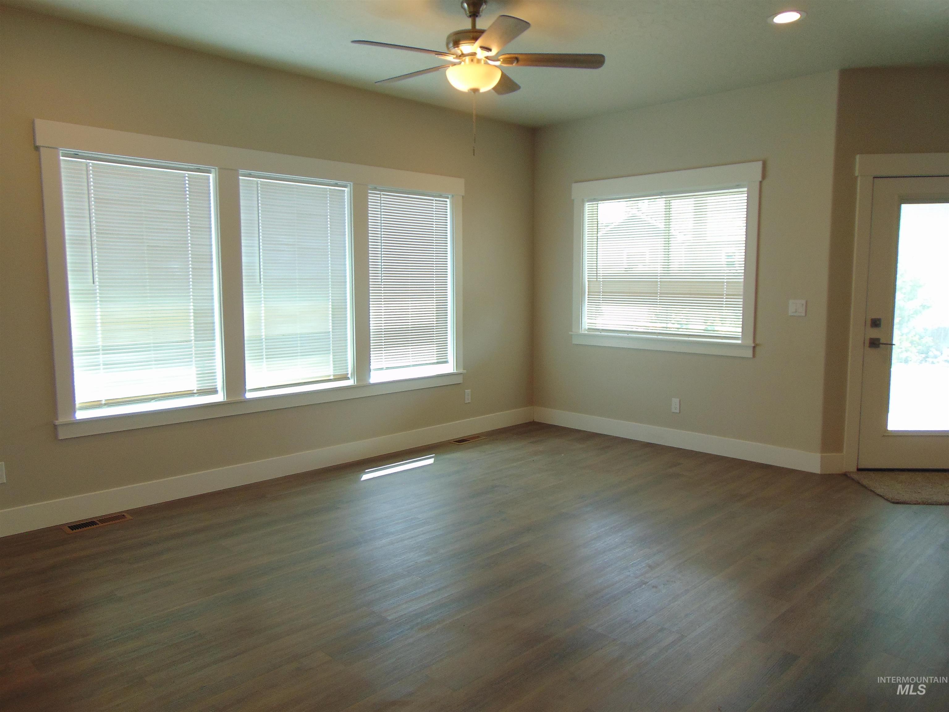 1488 W Idaho Ave., Ontario, Oregon 97914, 3 Bedrooms, 2 Bathrooms, Residential For Sale, Price $357,900, 98976465