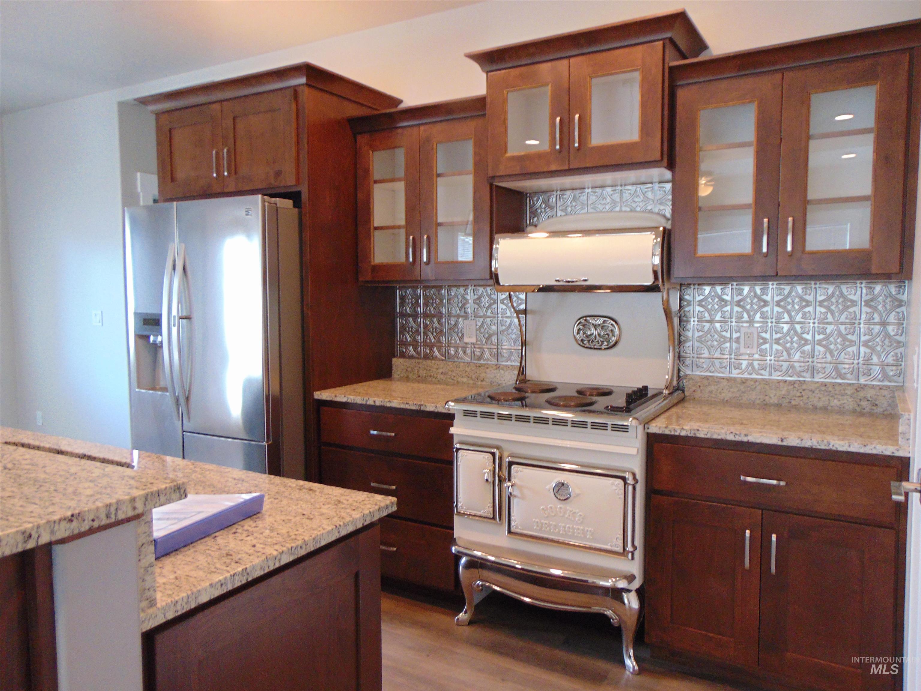 1488 W Idaho Ave., Ontario, Oregon 97914, 3 Bedrooms, 2 Bathrooms, Residential For Sale, Price $357,900, 98976465