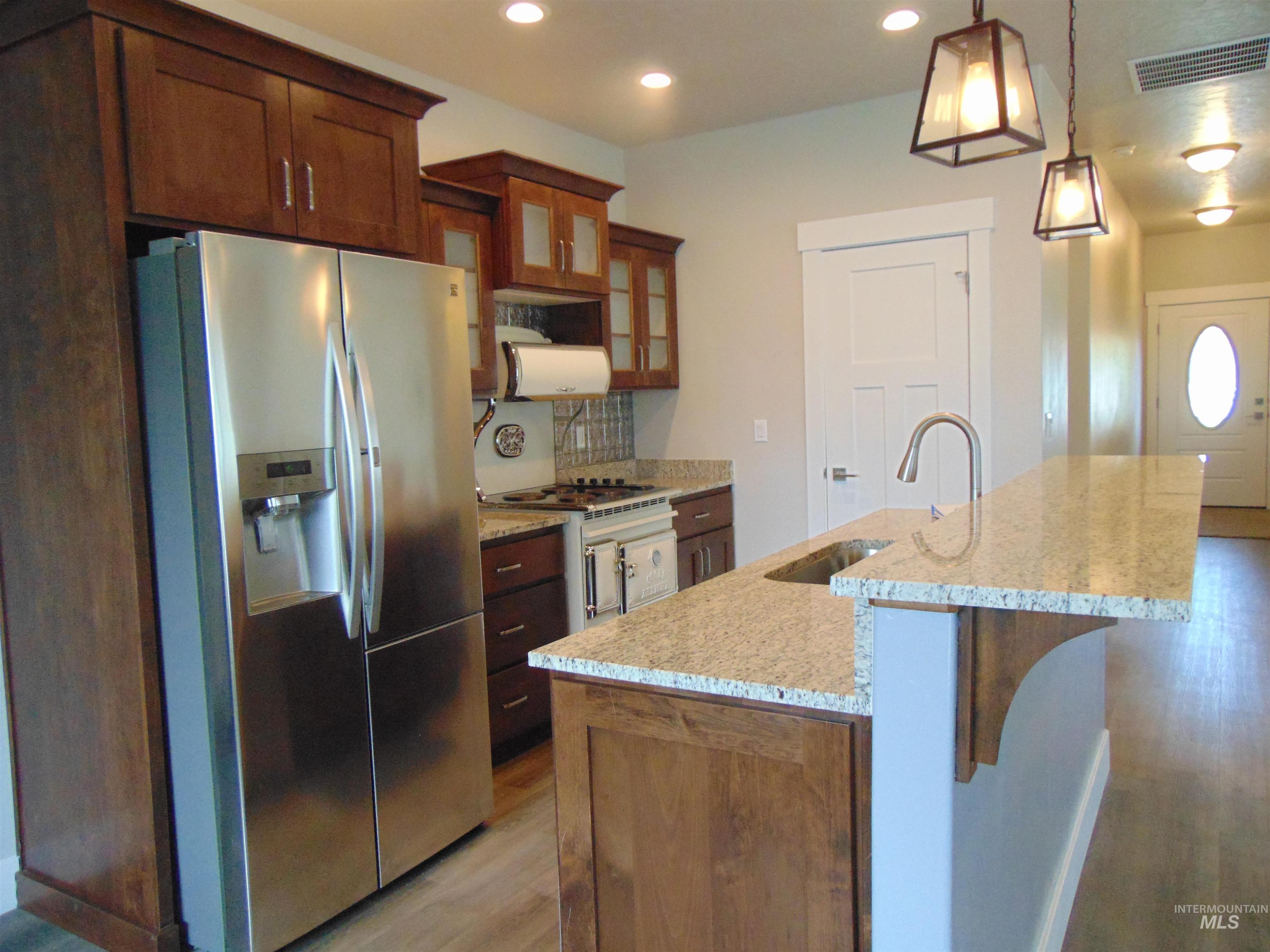 1488 W Idaho Ave., Ontario, Oregon 97914, 3 Bedrooms, 2 Bathrooms, Residential For Sale, Price $357,900, 98976465