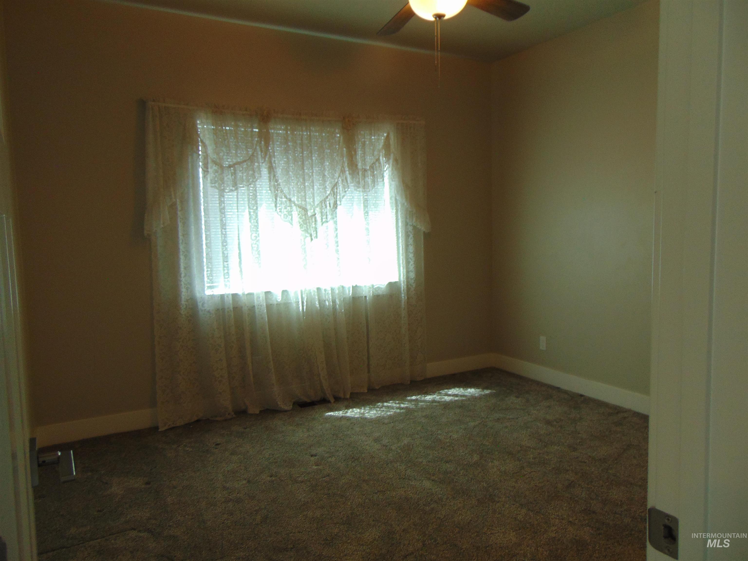 1488 W Idaho Ave., Ontario, Oregon 97914, 3 Bedrooms, 2 Bathrooms, Residential For Sale, Price $357,900, 98976465