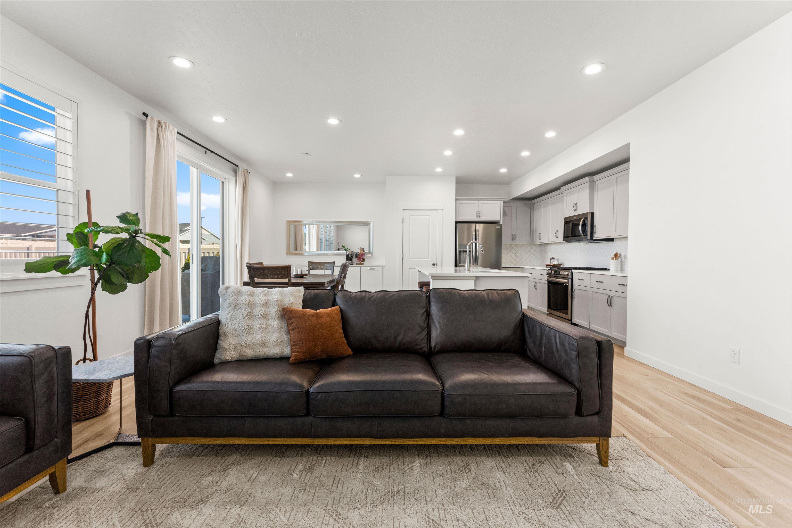 2040 W Gelding St., Middleton, Idaho 83644, 3 Bedrooms, 2.5 Bathrooms, Residential For Sale, Price $438,000, 98976466