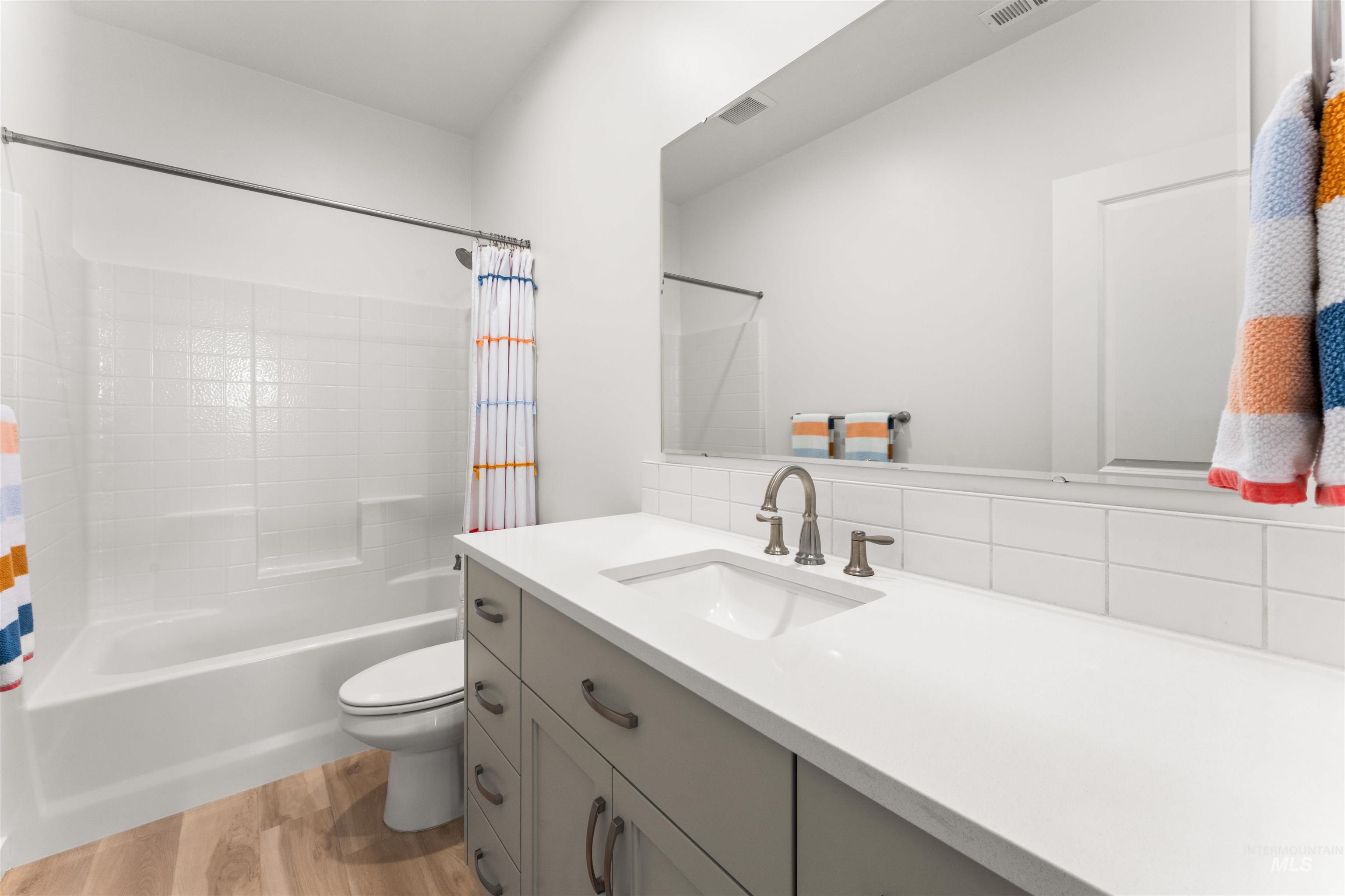 2040 W Gelding St., Middleton, Idaho 83644, 3 Bedrooms, 2.5 Bathrooms, Residential For Sale, Price $438,000, 98976466