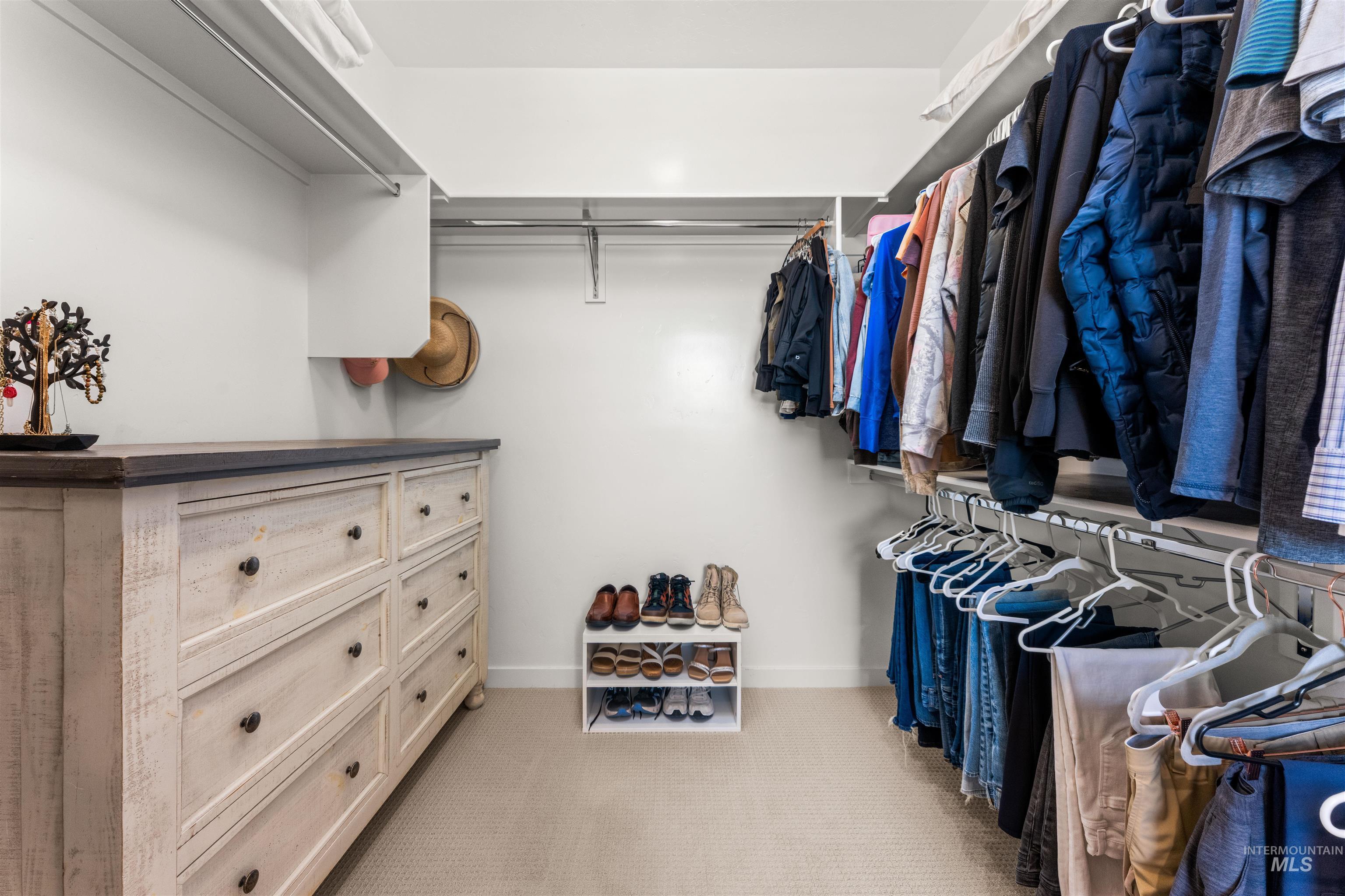 2040 W Gelding St., Middleton, Idaho 83644, 3 Bedrooms, 2.5 Bathrooms, Residential For Sale, Price $438,000, 98976466