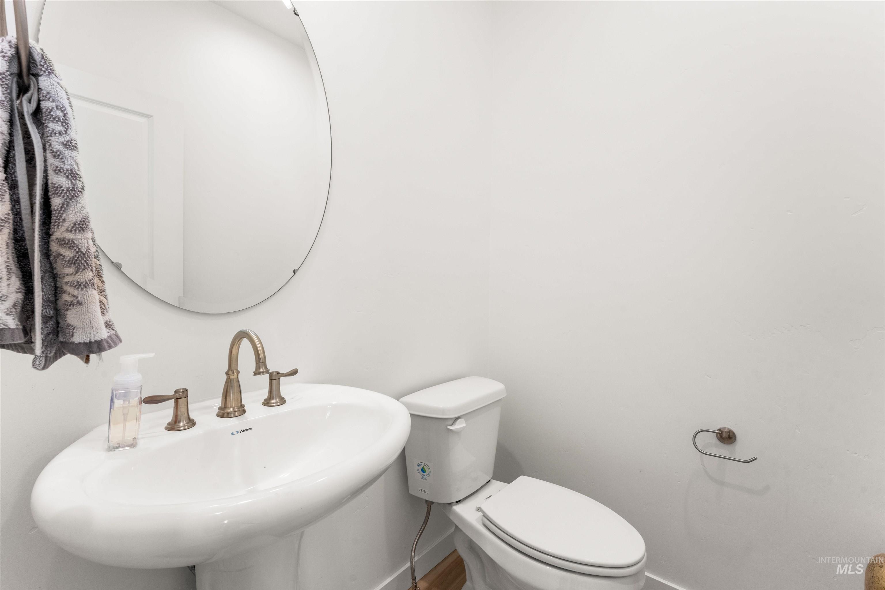 2040 W Gelding St., Middleton, Idaho 83644, 3 Bedrooms, 2.5 Bathrooms, Residential For Sale, Price $438,000, 98976466