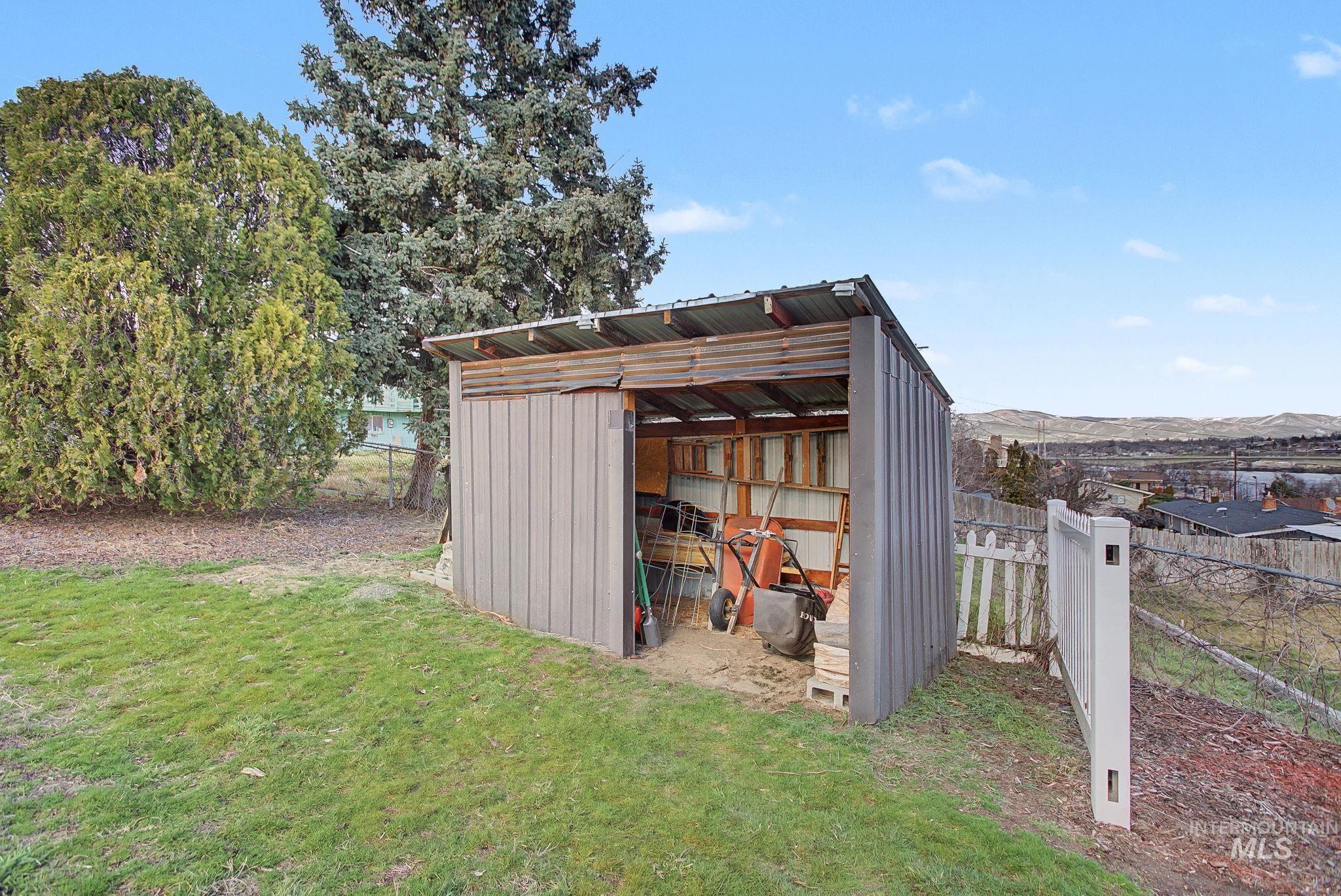 753 20th Avenue, Clarkston, Washington 99403, 4 Bedrooms, 2.5 Bathrooms, Residential For Sale, Price $449,900, 98976469