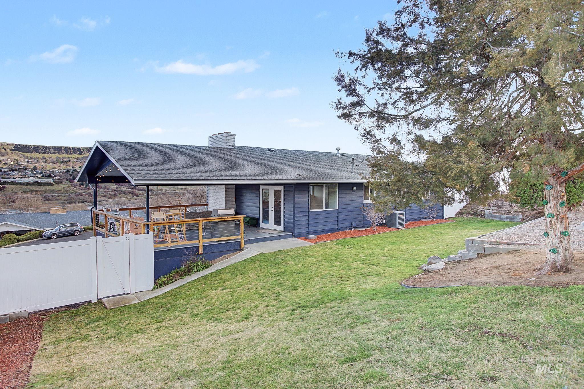 753 20th Avenue, Clarkston, Washington 99403, 4 Bedrooms, 2.5 Bathrooms, Residential For Sale, Price $449,900, 98976469