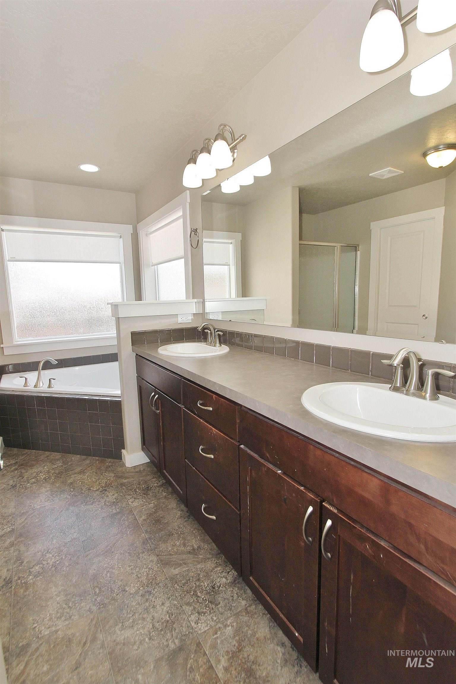 7132 W Devonwood Drive, Boise, Idaho 83714, 3 Bedrooms, 2 Bathrooms, Residential For Sale, Price $519,000, 98976470