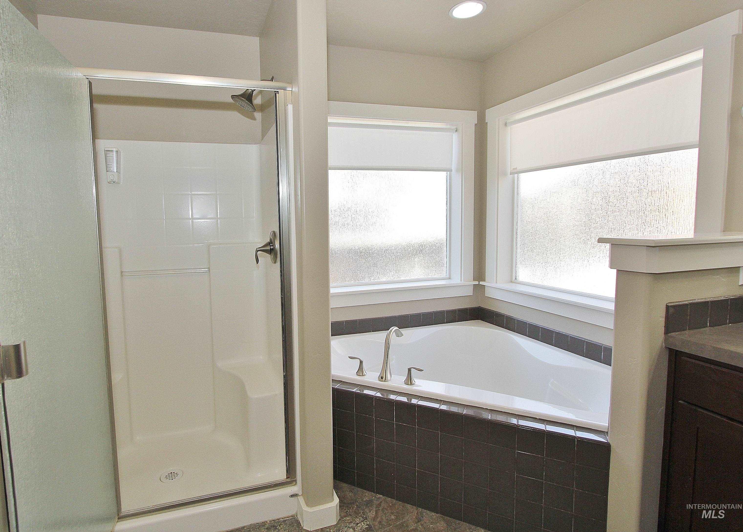 7132 W Devonwood Drive, Boise, Idaho 83714, 3 Bedrooms, 2 Bathrooms, Residential For Sale, Price $519,000, 98976470