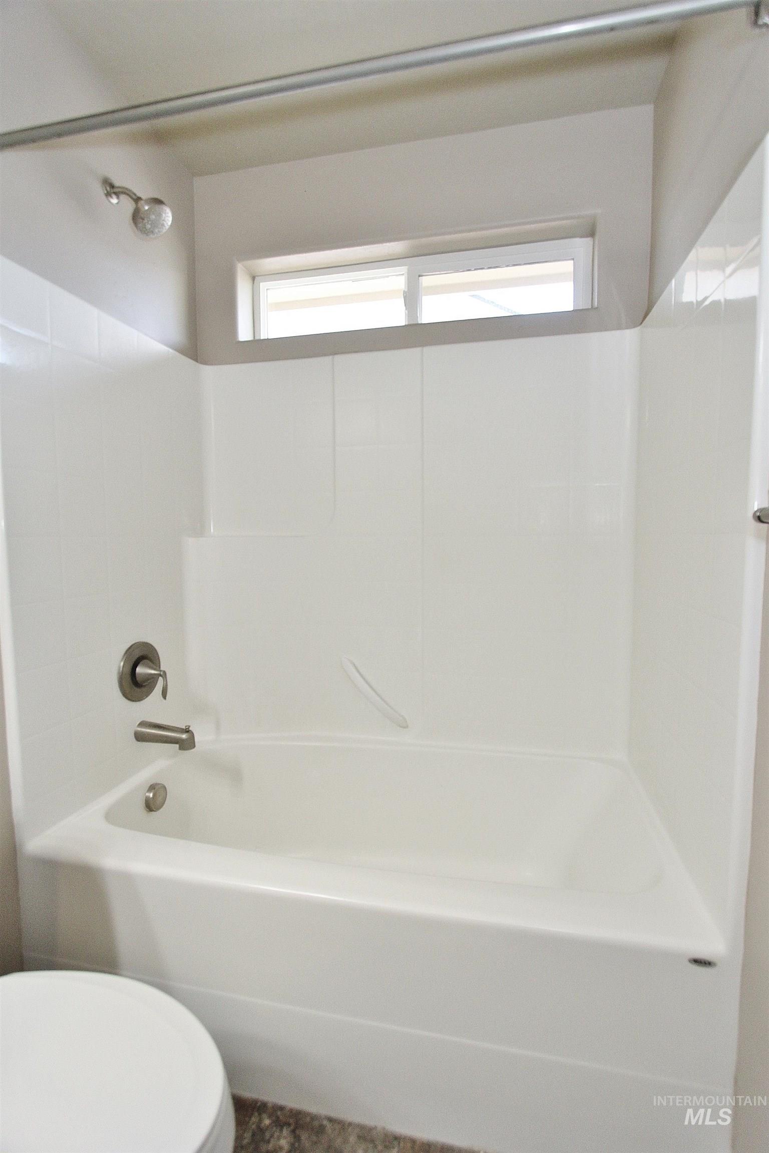 7132 W Devonwood Drive, Boise, Idaho 83714, 3 Bedrooms, 2 Bathrooms, Residential For Sale, Price $519,000, 98976470