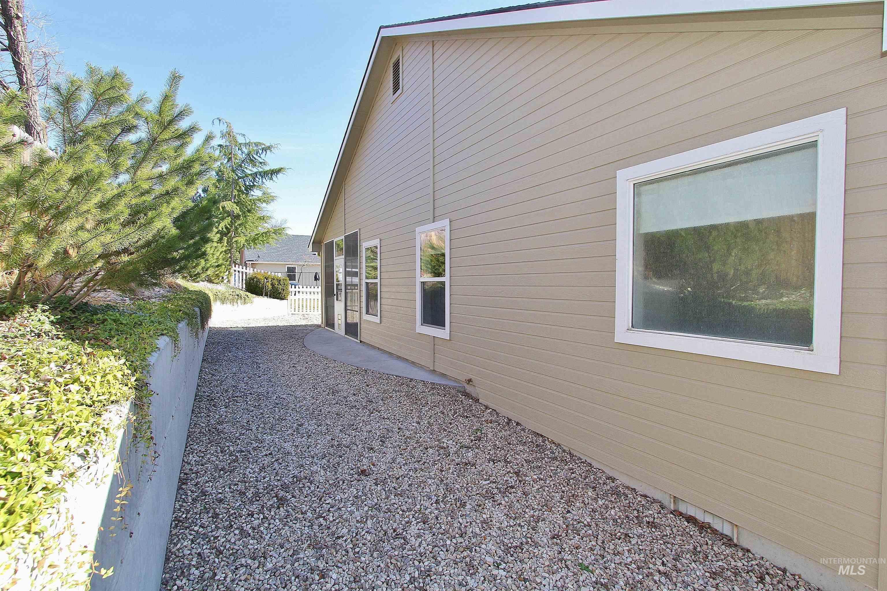 7132 W Devonwood Drive, Boise, Idaho 83714, 3 Bedrooms, 2 Bathrooms, Residential For Sale, Price $519,000, 98976470