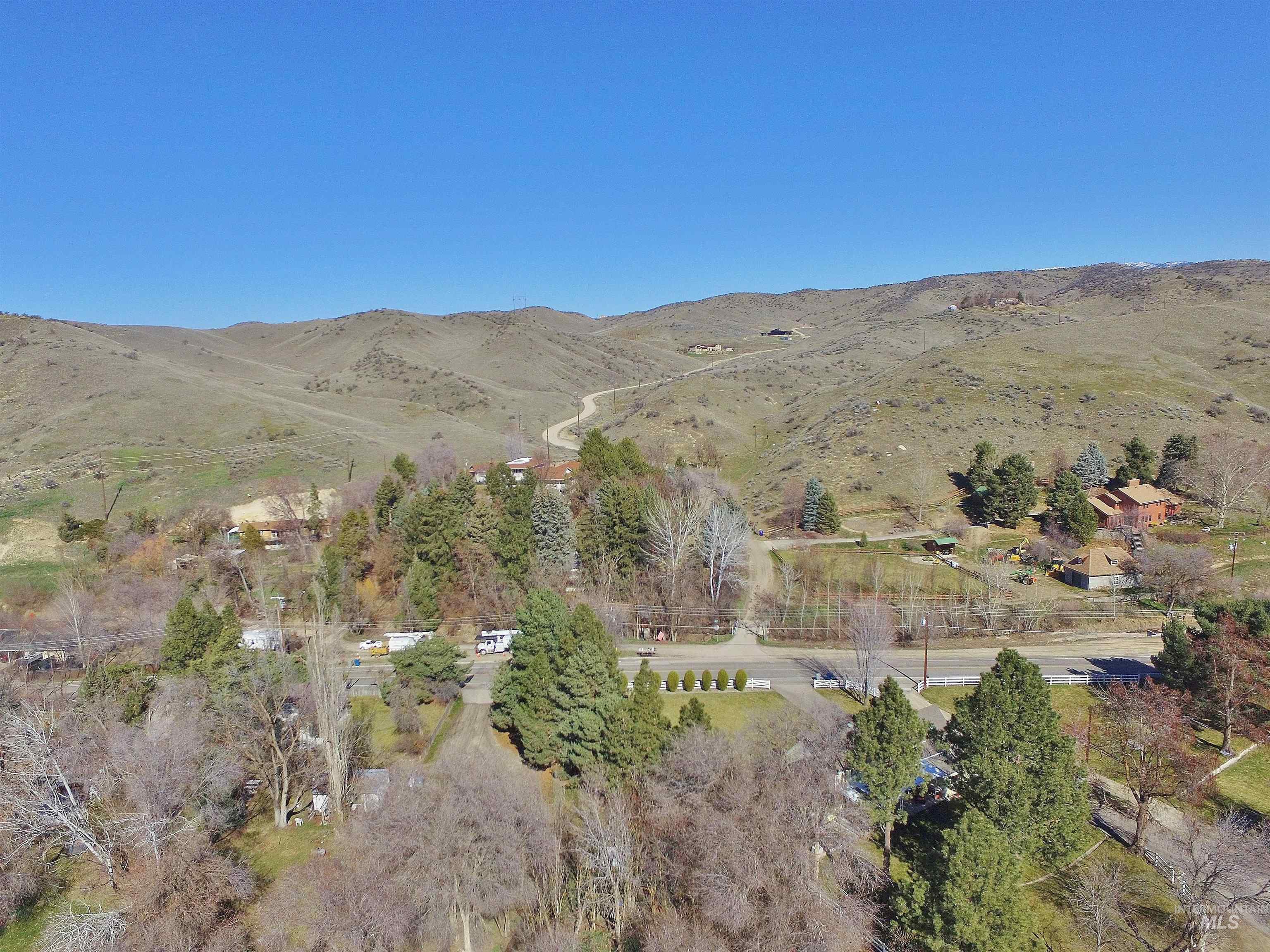 7132 W Devonwood Drive, Boise, Idaho 83714, 3 Bedrooms, 2 Bathrooms, Residential For Sale, Price $519,000, 98976470