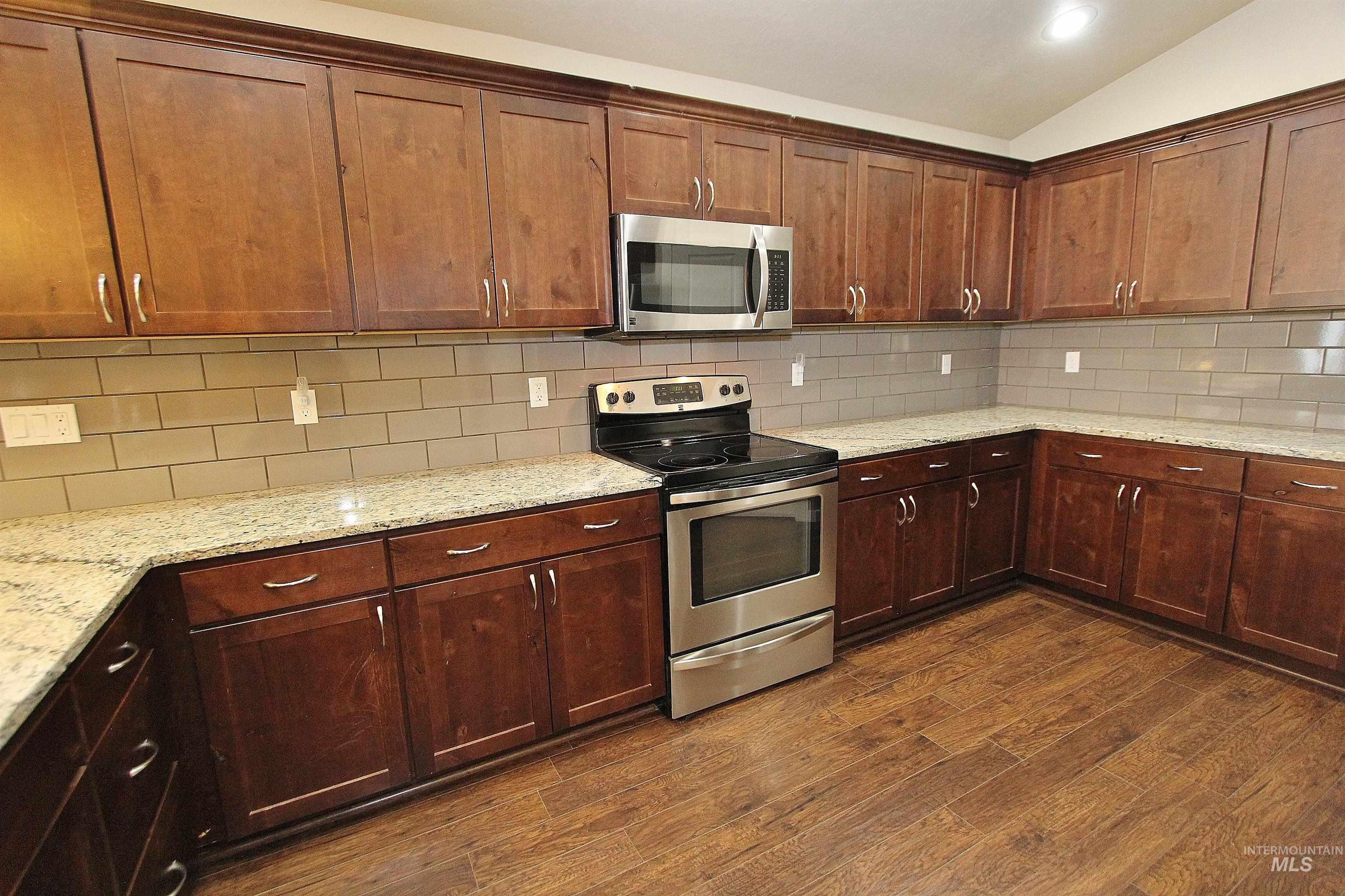 7132 W Devonwood Drive, Boise, Idaho 83714, 3 Bedrooms, 2 Bathrooms, Residential For Sale, Price $519,000, 98976470