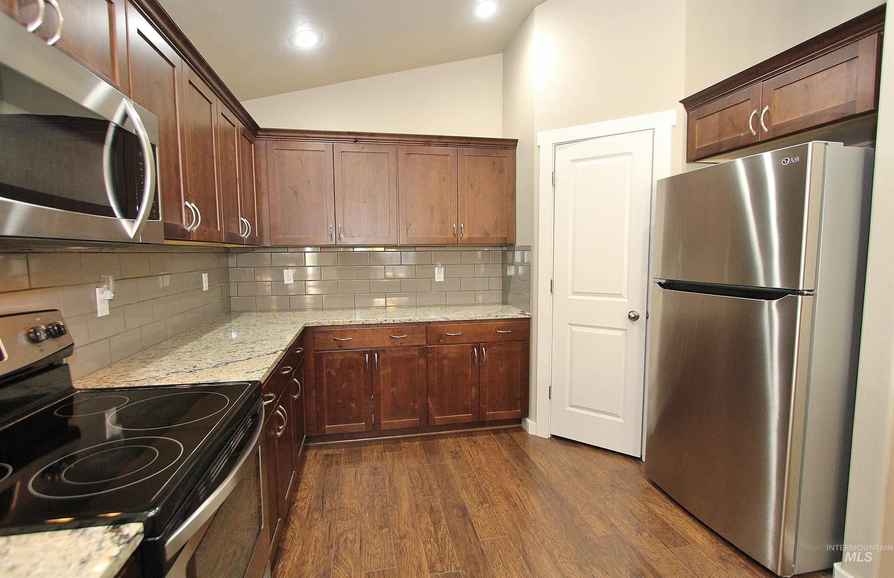 7132 W Devonwood Drive, Boise, Idaho 83714, 3 Bedrooms, 2 Bathrooms, Residential For Sale, Price $519,000, 98976470