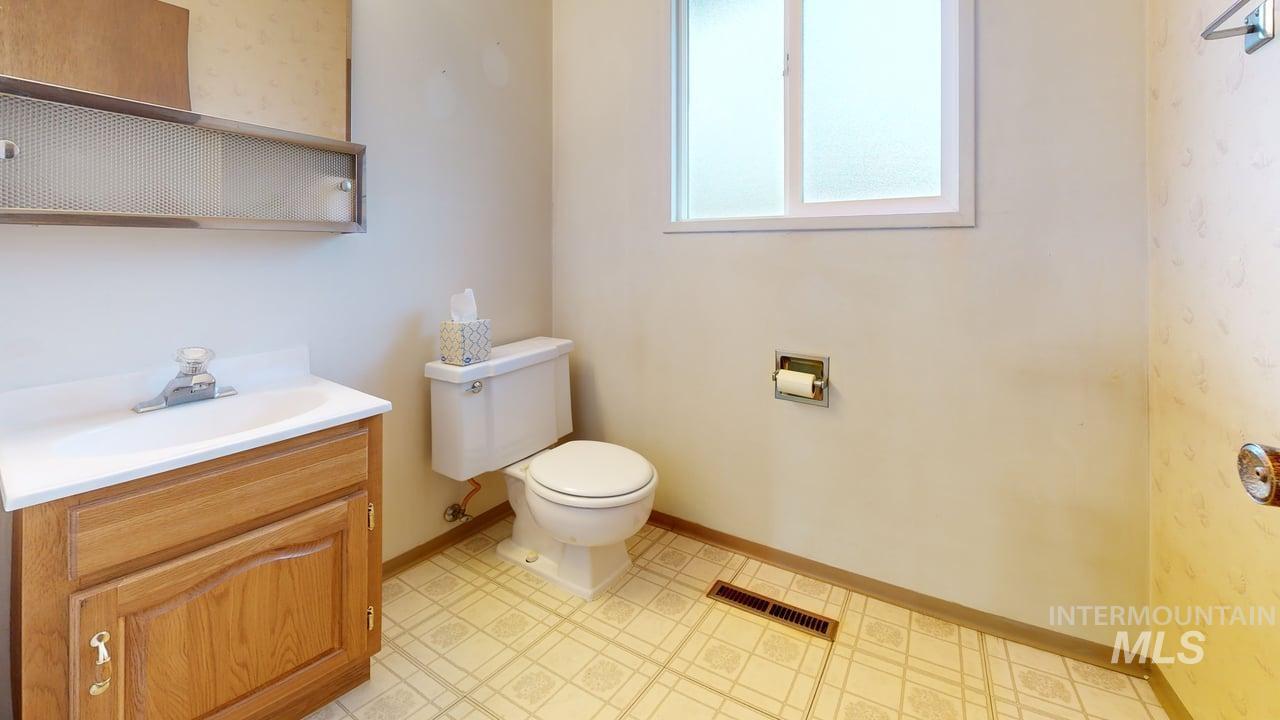 1118 Joseph St., Moscow, Idaho 83843, 3 Bedrooms, 2 Bathrooms, Residential For Sale, Price $359,900,MLS 98976471