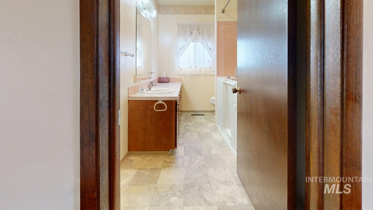 1118 Joseph St., Moscow, Idaho 83843, 3 Bedrooms, 2 Bathrooms, Residential For Sale, Price $359,900,MLS 98976471