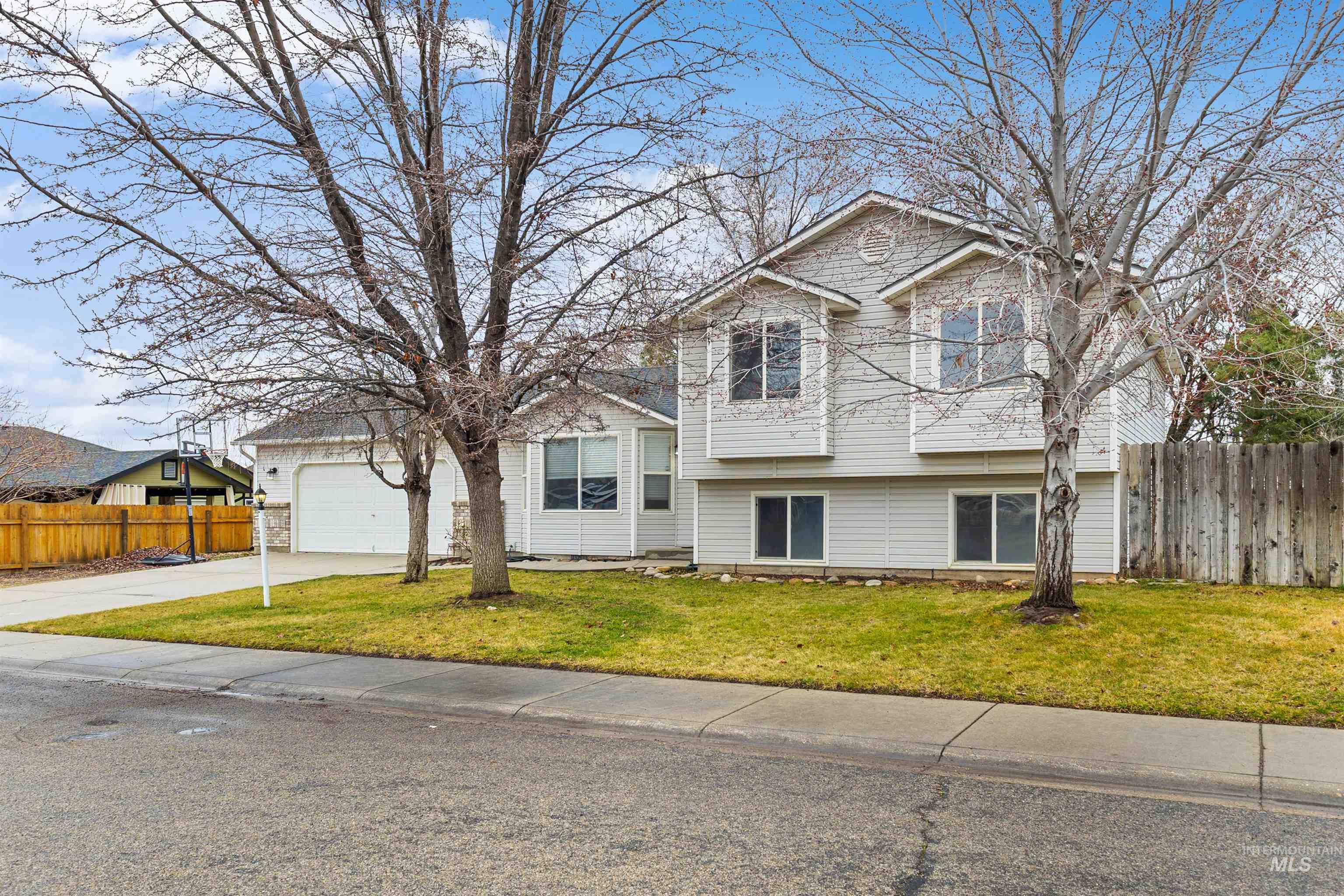 814 S Redhead Ave, Meridian, Idaho 83642, 5 Bedrooms, 2.5 Bathrooms, Residential For Sale, Price $445,000, 98976473