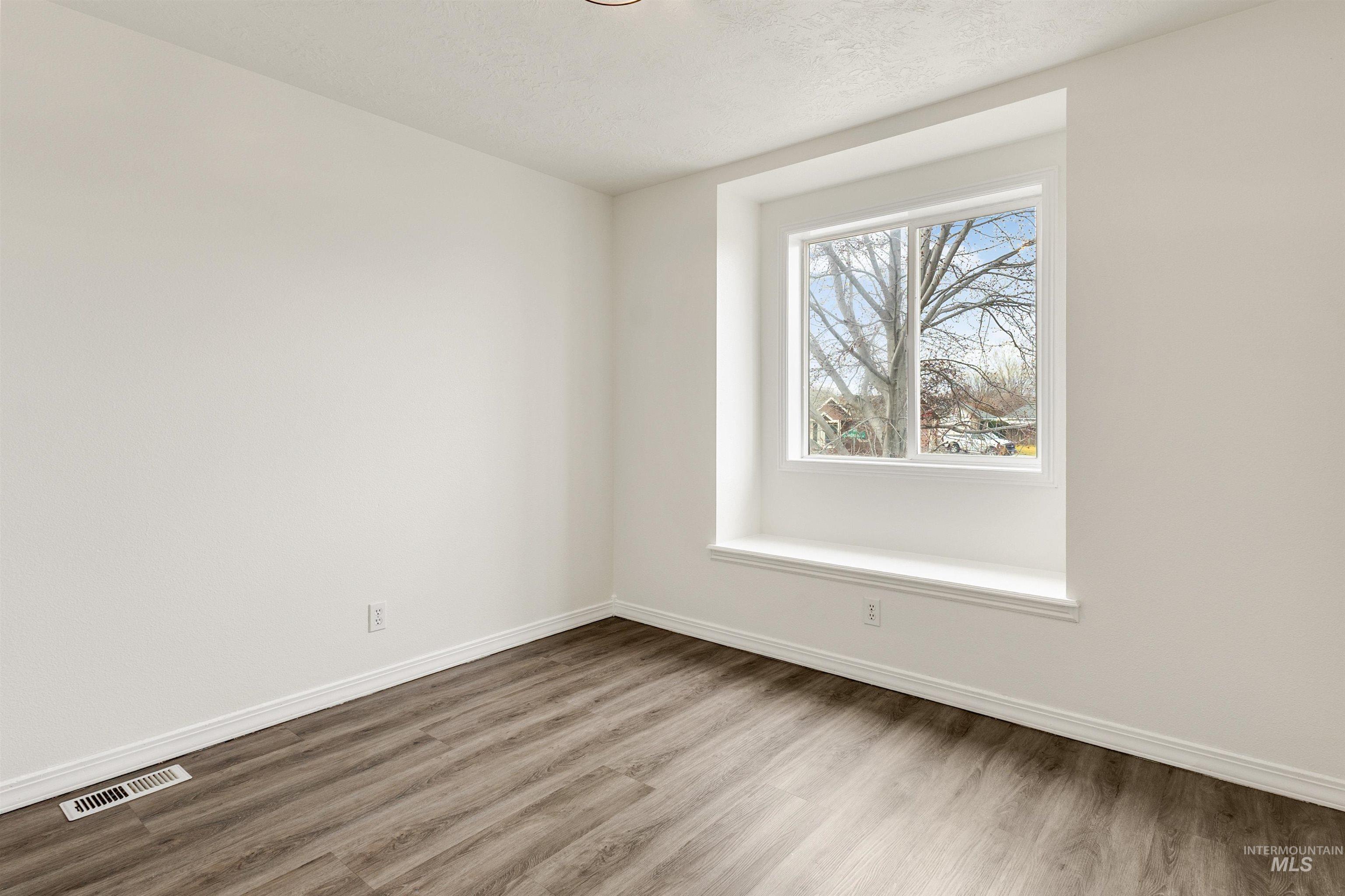 814 S Redhead Ave, Meridian, Idaho 83642, 5 Bedrooms, 2.5 Bathrooms, Residential For Sale, Price $445,000, 98976473