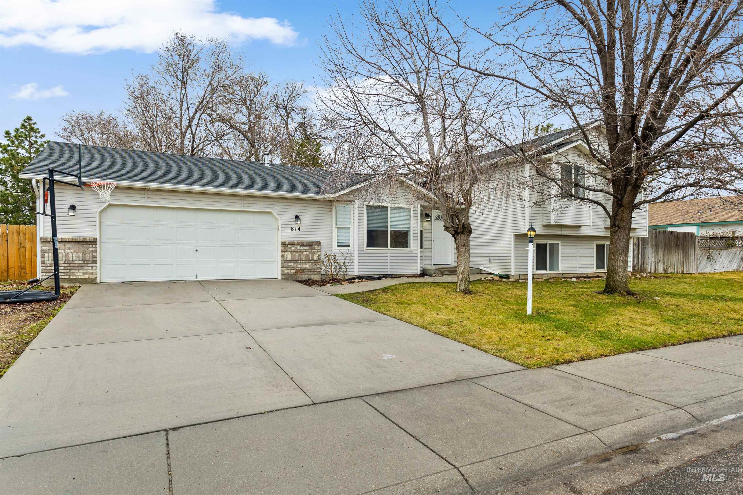 814 S Redhead Ave, Meridian, Idaho 83642, 5 Bedrooms, 2.5 Bathrooms, Residential For Sale, Price $445,000, 98976473