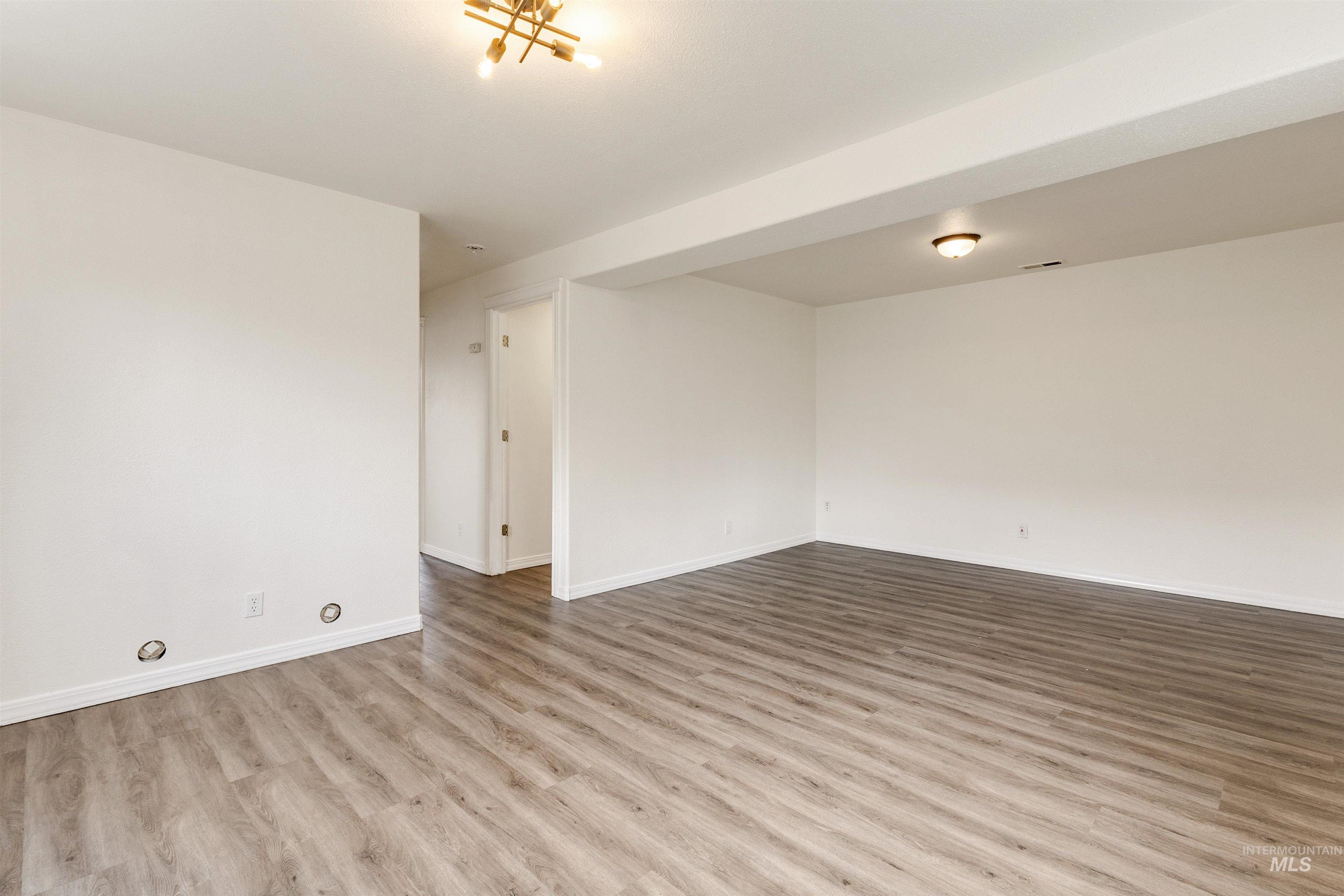 814 S Redhead Ave, Meridian, Idaho 83642, 5 Bedrooms, 2.5 Bathrooms, Residential For Sale, Price $445,000, 98976473