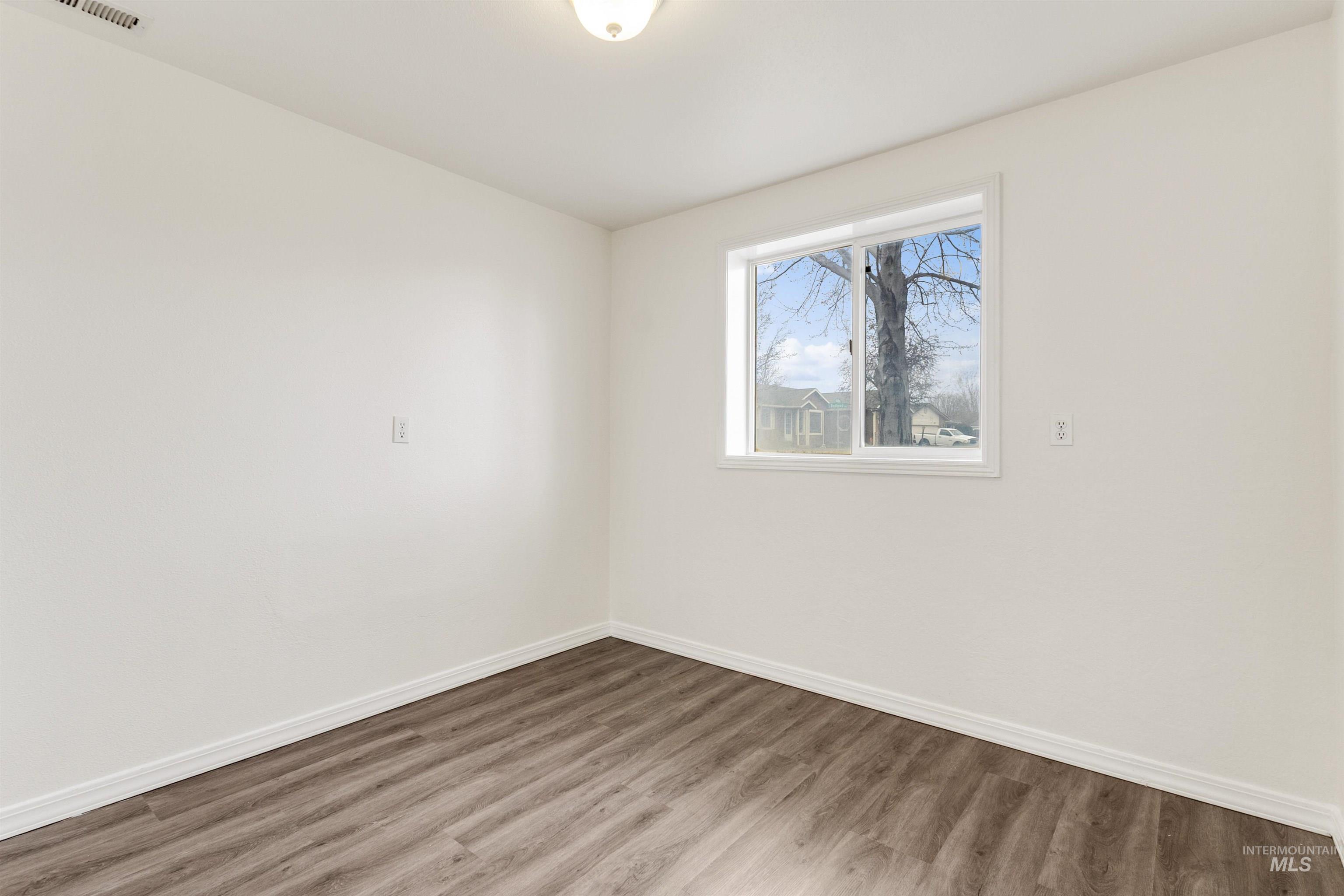 814 S Redhead Ave, Meridian, Idaho 83642, 5 Bedrooms, 2.5 Bathrooms, Residential For Sale, Price $445,000, 98976473