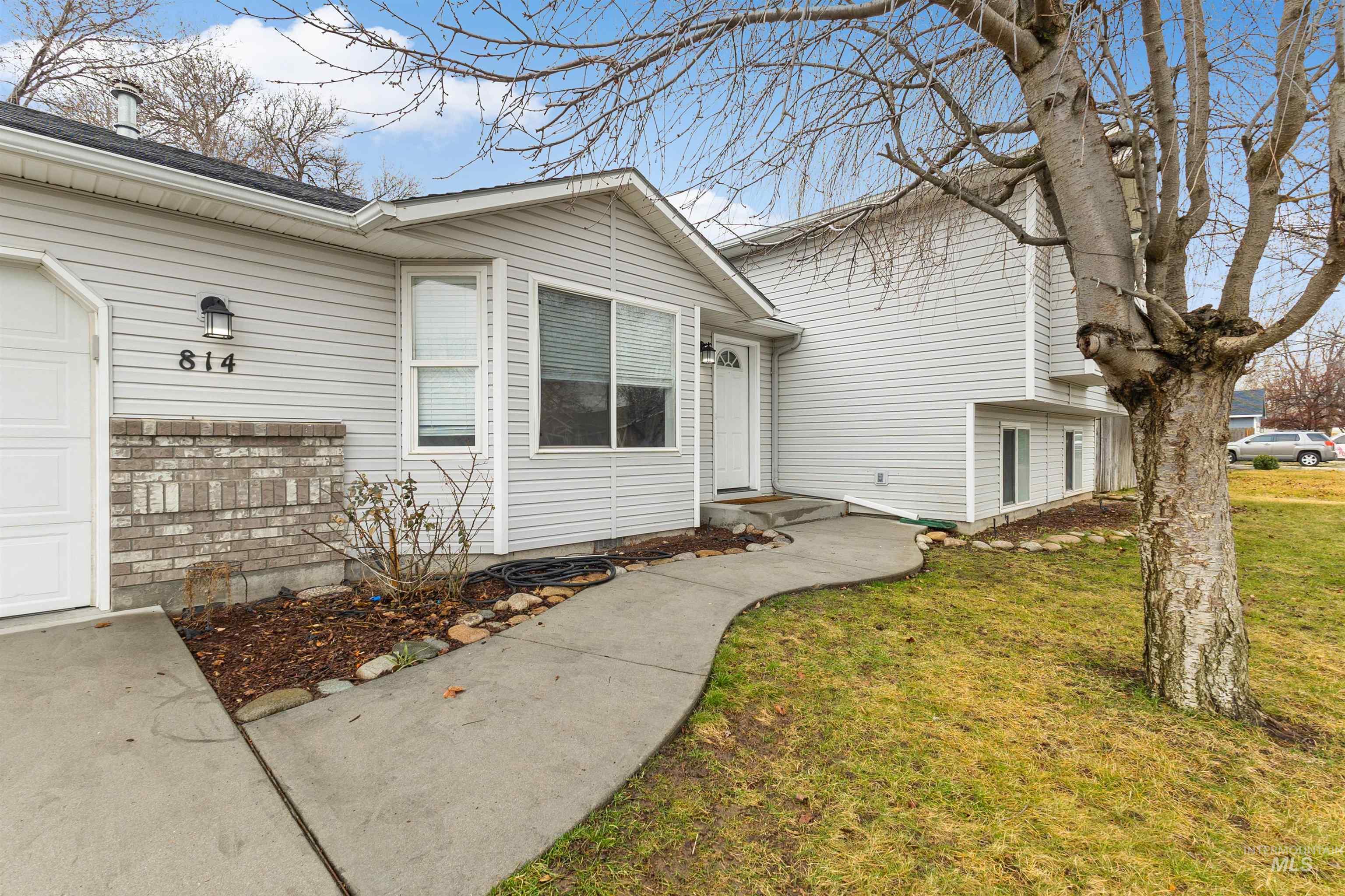 814 S Redhead Ave, Meridian, Idaho 83642, 5 Bedrooms, 2.5 Bathrooms, Residential For Sale, Price $445,000, 98976473