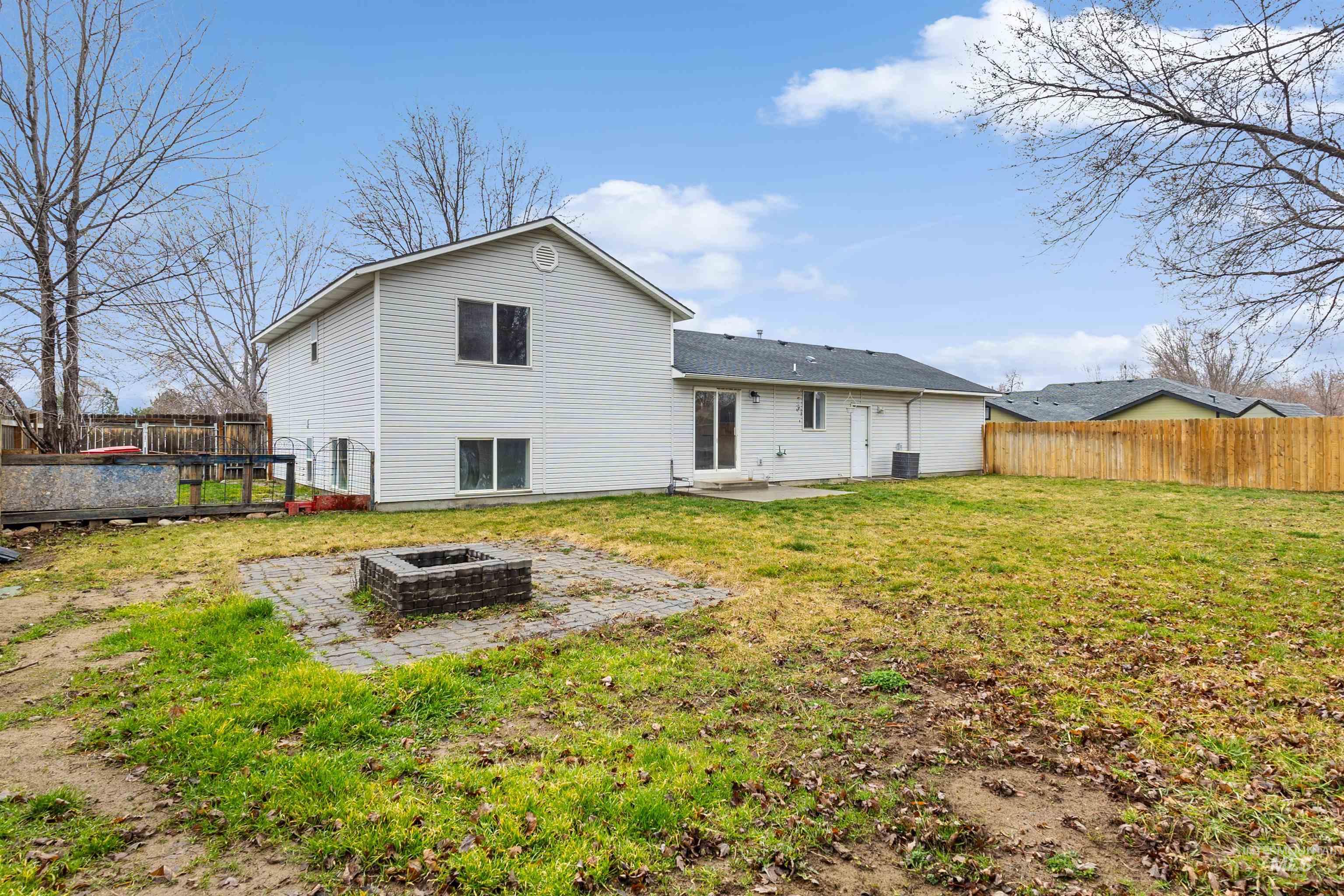 814 S Redhead Ave, Meridian, Idaho 83642, 5 Bedrooms, 2.5 Bathrooms, Residential For Sale, Price $445,000, 98976473