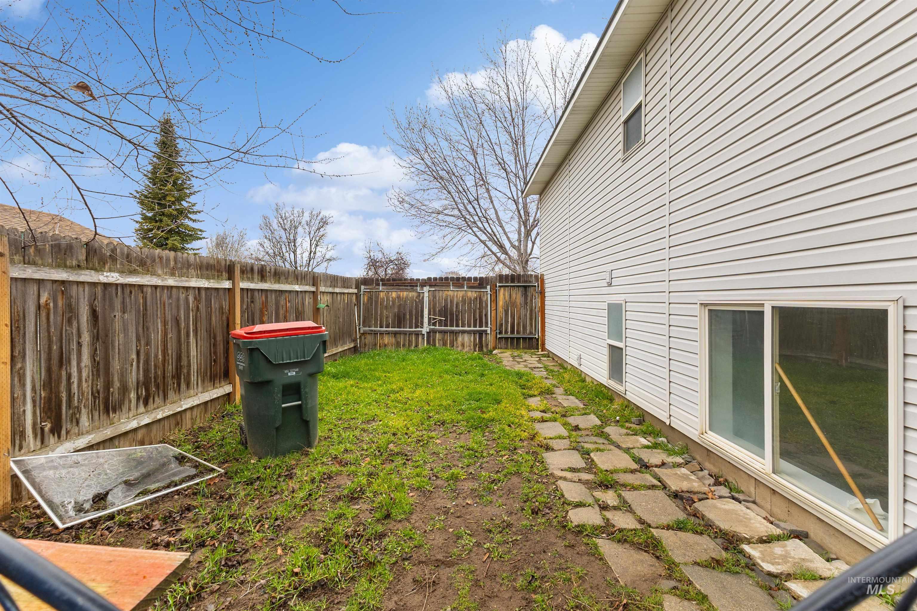 814 S Redhead Ave, Meridian, Idaho 83642, 5 Bedrooms, 2.5 Bathrooms, Residential For Sale, Price $445,000, 98976473