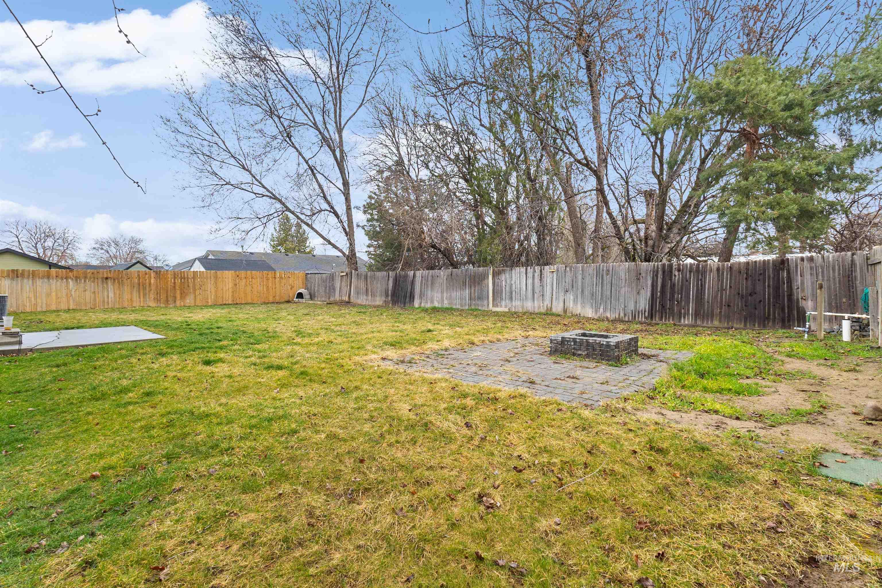 814 S Redhead Ave, Meridian, Idaho 83642, 5 Bedrooms, 2.5 Bathrooms, Residential For Sale, Price $445,000, 98976473