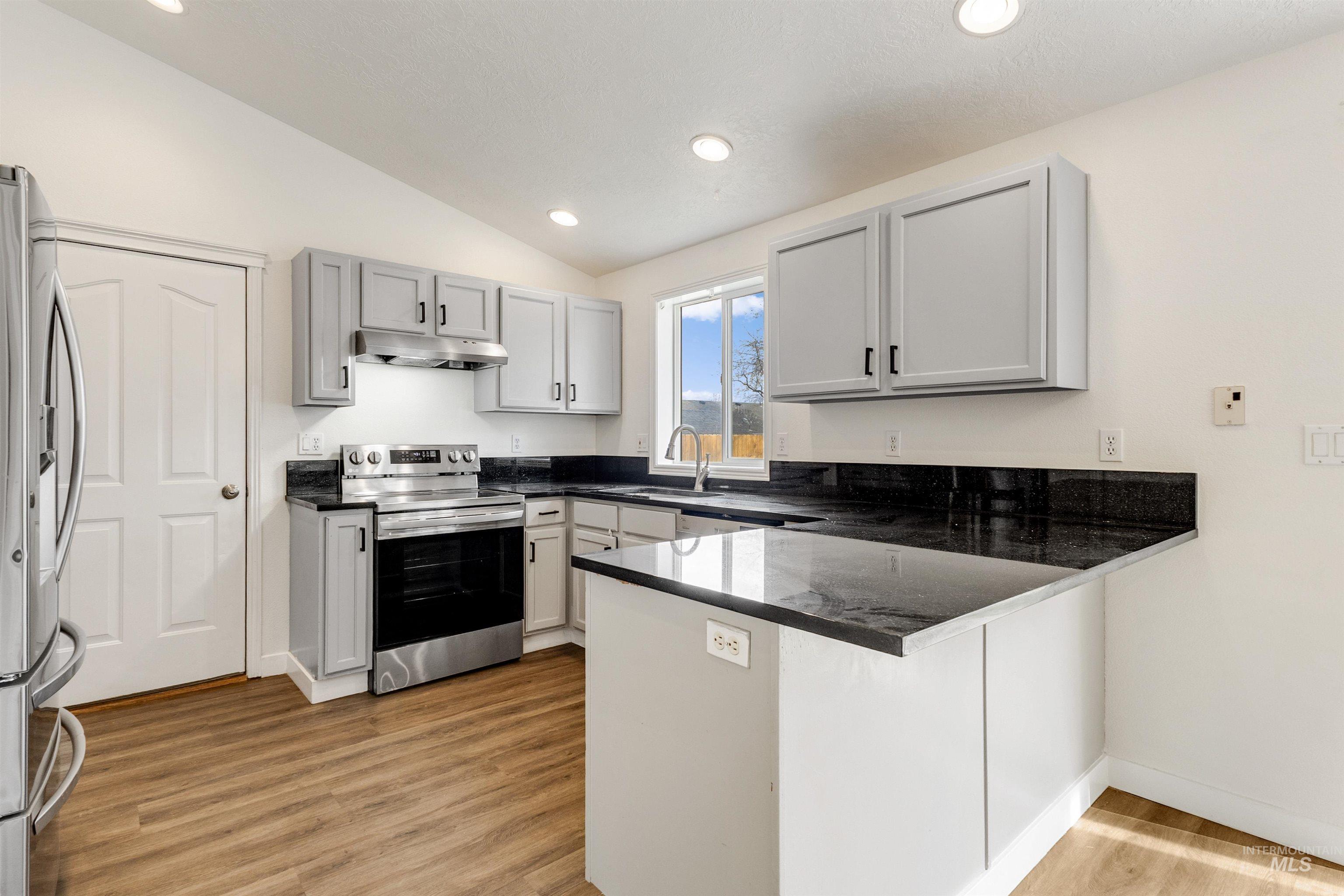 814 S Redhead Ave, Meridian, Idaho 83642, 5 Bedrooms, 2.5 Bathrooms, Residential For Sale, Price $445,000, 98976473