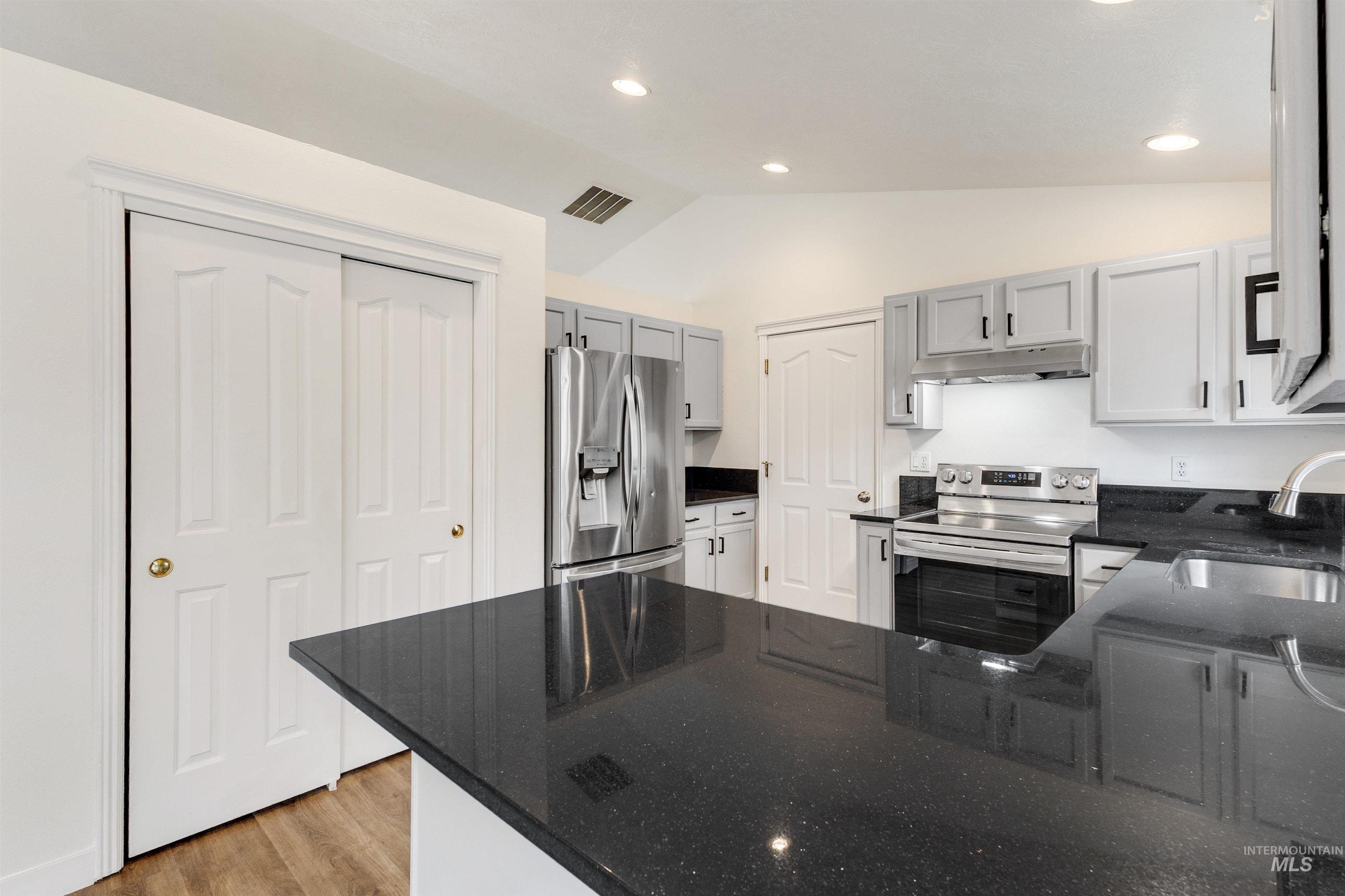 814 S Redhead Ave, Meridian, Idaho 83642, 5 Bedrooms, 2.5 Bathrooms, Residential For Sale, Price $445,000, 98976473