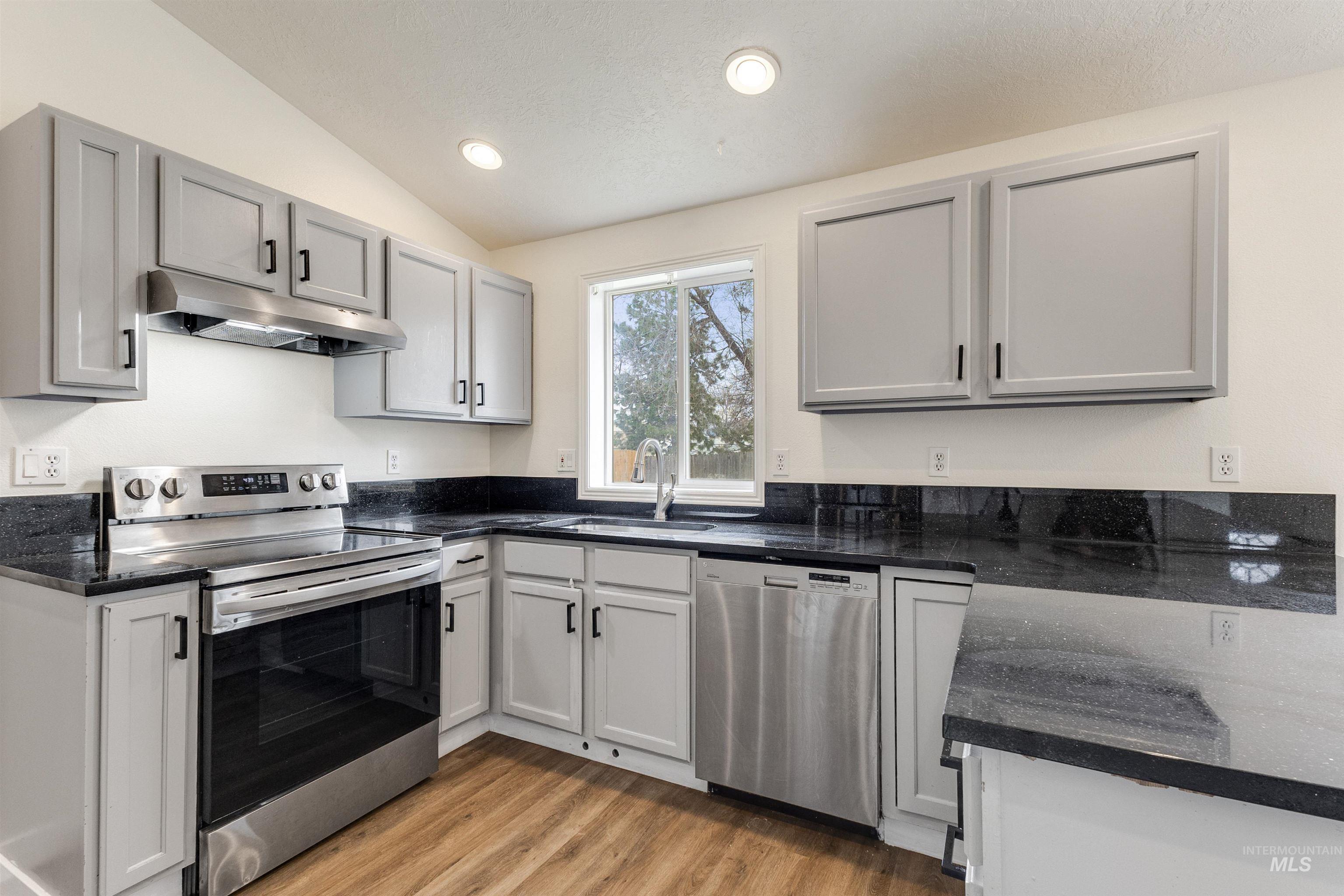 814 S Redhead Ave, Meridian, Idaho 83642, 5 Bedrooms, 2.5 Bathrooms, Residential For Sale, Price $445,000, 98976473