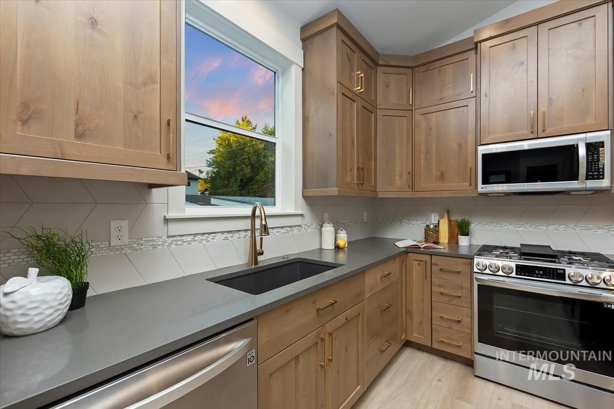 2306 N 29th St, Boise, Idaho 83703, 3 Bedrooms, 3 Bathrooms, Residential For Sale, Price $699,900, 98976475