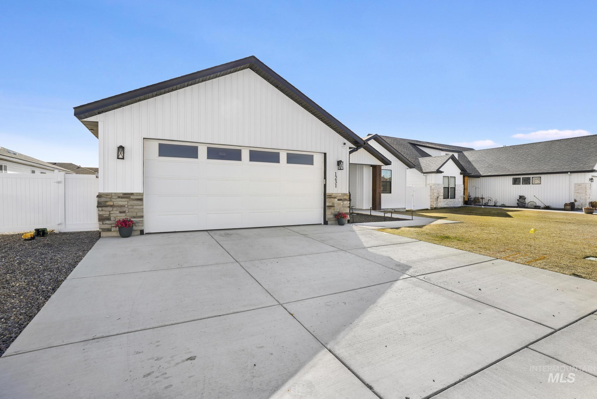 1231 Frank Henry Road, Twin Falls, Idaho 83301, 4 Bedrooms, 2 Bathrooms, Residential For Sale, Price $455,000, 98976476