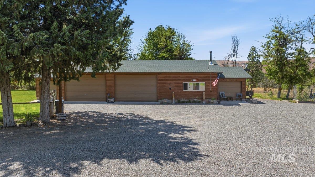 221 Willow, Hagerman, Idaho 83332, 3 Bedrooms, 2 Bathrooms, Residential For Sale, Price $695,000, 98976478