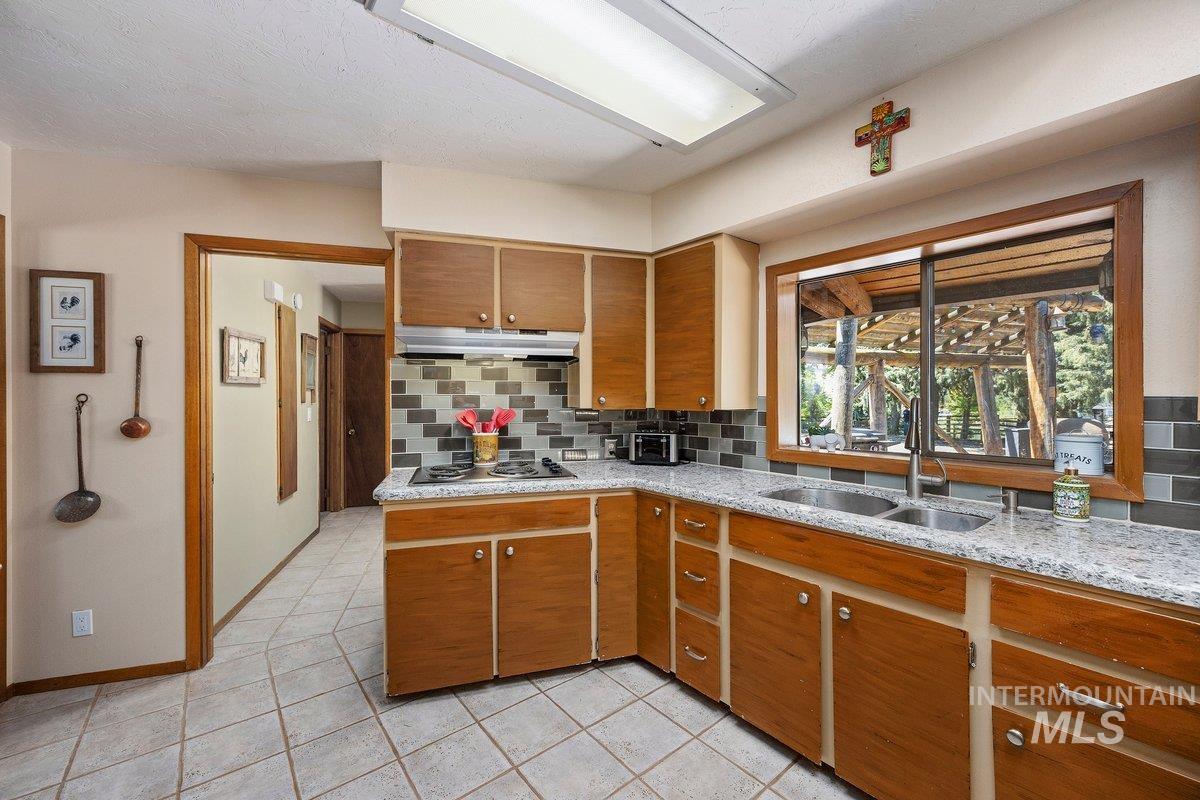 221 Willow, Hagerman, Idaho 83332, 3 Bedrooms, 2 Bathrooms, Residential For Sale, Price $695,000, 98976478