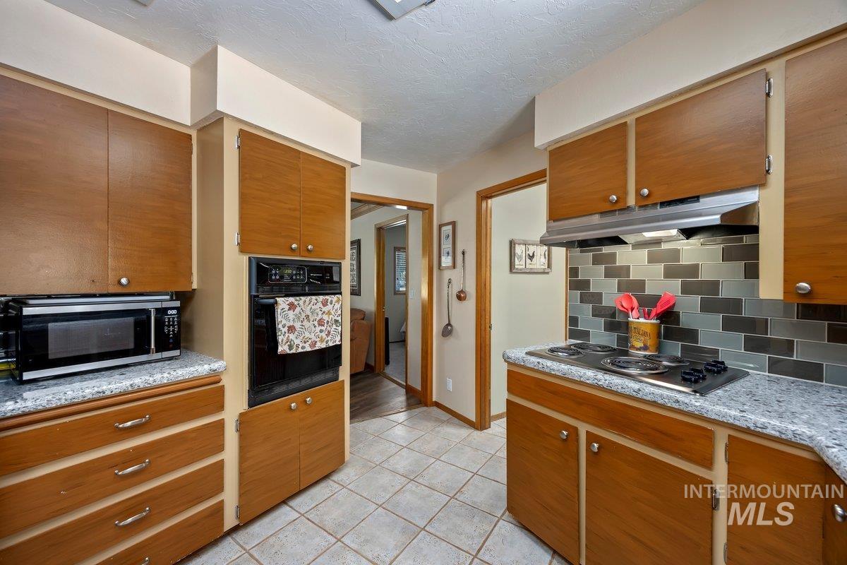 221 Willow, Hagerman, Idaho 83332, 3 Bedrooms, 2 Bathrooms, Residential For Sale, Price $695,000, 98976478
