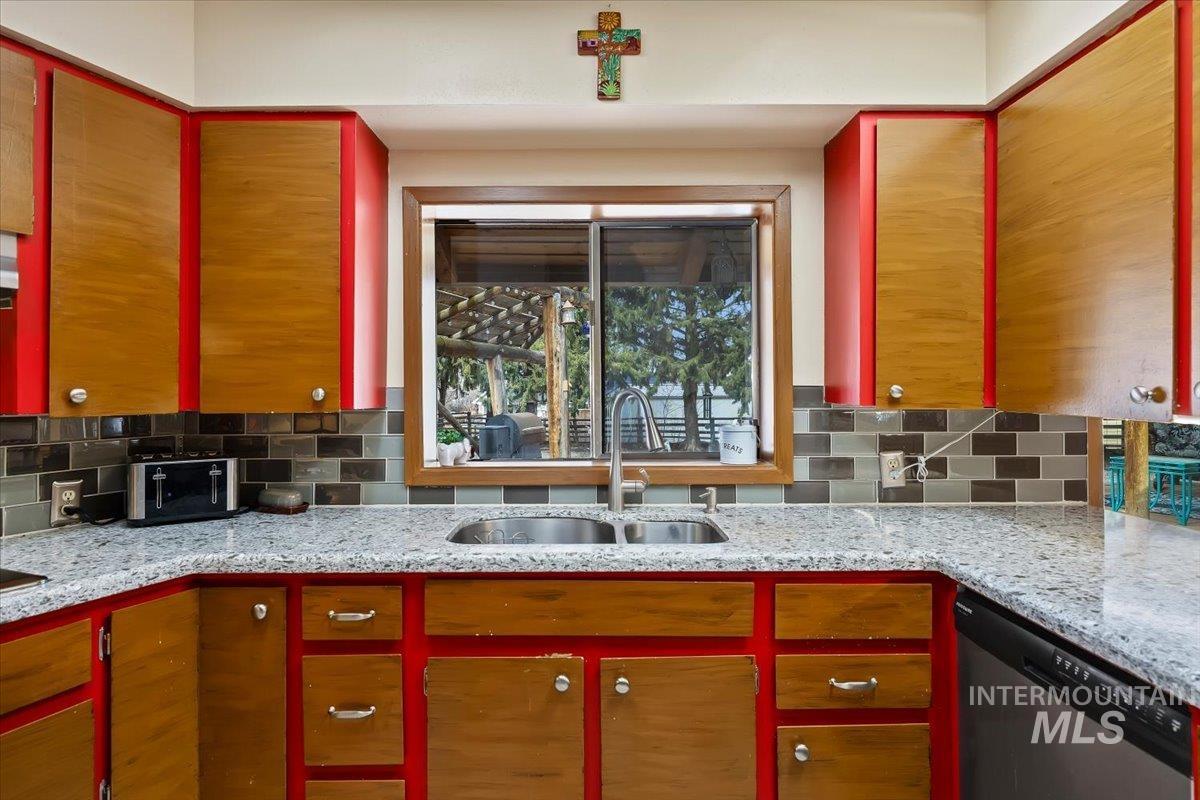 221 Willow, Hagerman, Idaho 83332, 3 Bedrooms, 2 Bathrooms, Residential For Sale, Price $725,000, 98976478