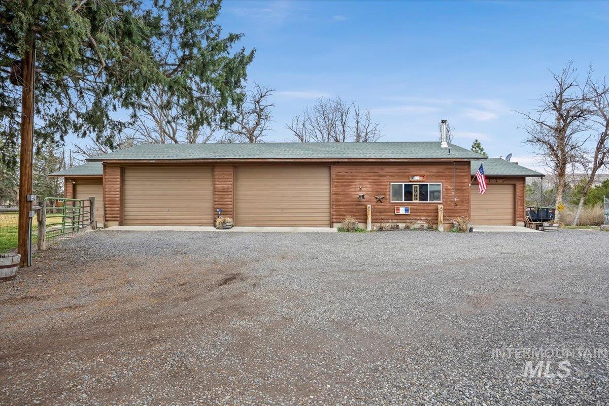 221 Willow, Hagerman, Idaho 83332, 3 Bedrooms, 2 Bathrooms, Residential For Sale, Price $725,000, 98976478