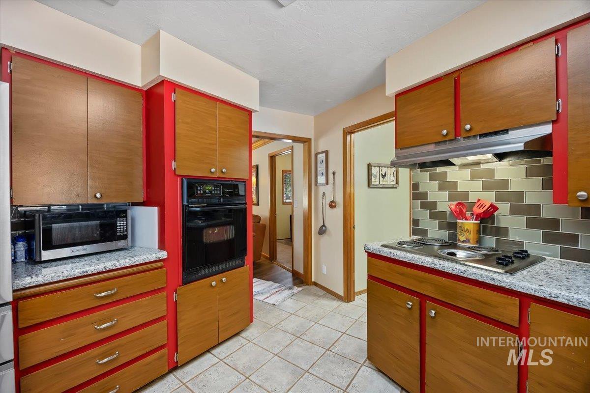 221 Willow, Hagerman, Idaho 83332, 3 Bedrooms, 2 Bathrooms, Residential For Sale, Price $725,000, 98976478