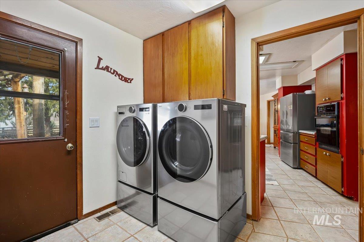 221 Willow, Hagerman, Idaho 83332, 3 Bedrooms, 2 Bathrooms, Residential For Sale, Price $725,000, 98976478