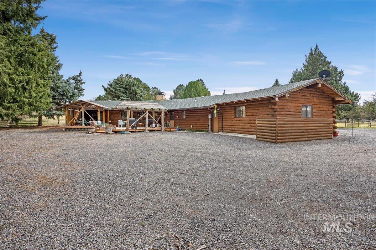 221 Willow, Hagerman, Idaho 83332, 3 Bedrooms, 2 Bathrooms, Residential For Sale, Price $695,000, 98976478