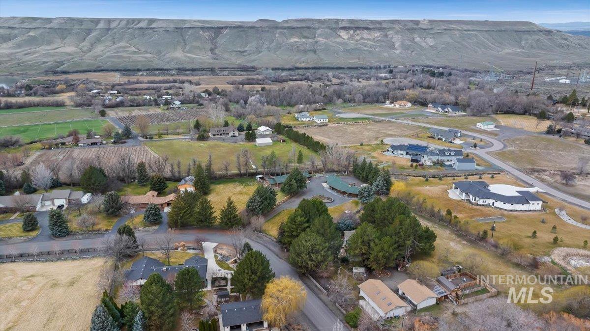 221 Willow, Hagerman, Idaho 83332, 3 Bedrooms, 2 Bathrooms, Residential For Sale, Price $695,000, 98976478
