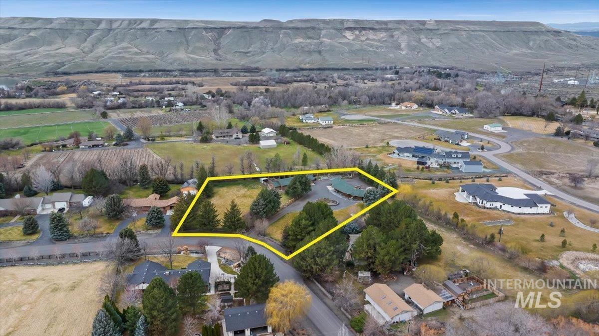 221 Willow, Hagerman, Idaho 83332, 3 Bedrooms, 2 Bathrooms, Residential For Sale, Price $695,000, 98976478