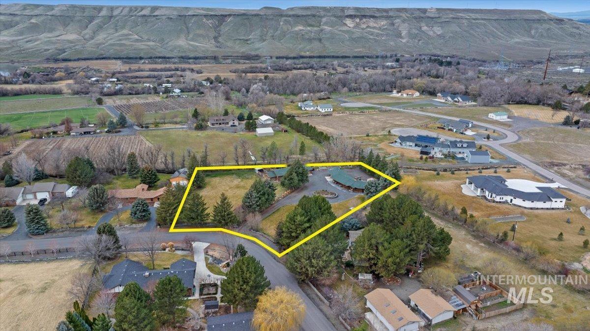 221 Willow, Hagerman, Idaho 83332, 3 Bedrooms, 2 Bathrooms, Residential For Sale, Price $725,000, 98976478