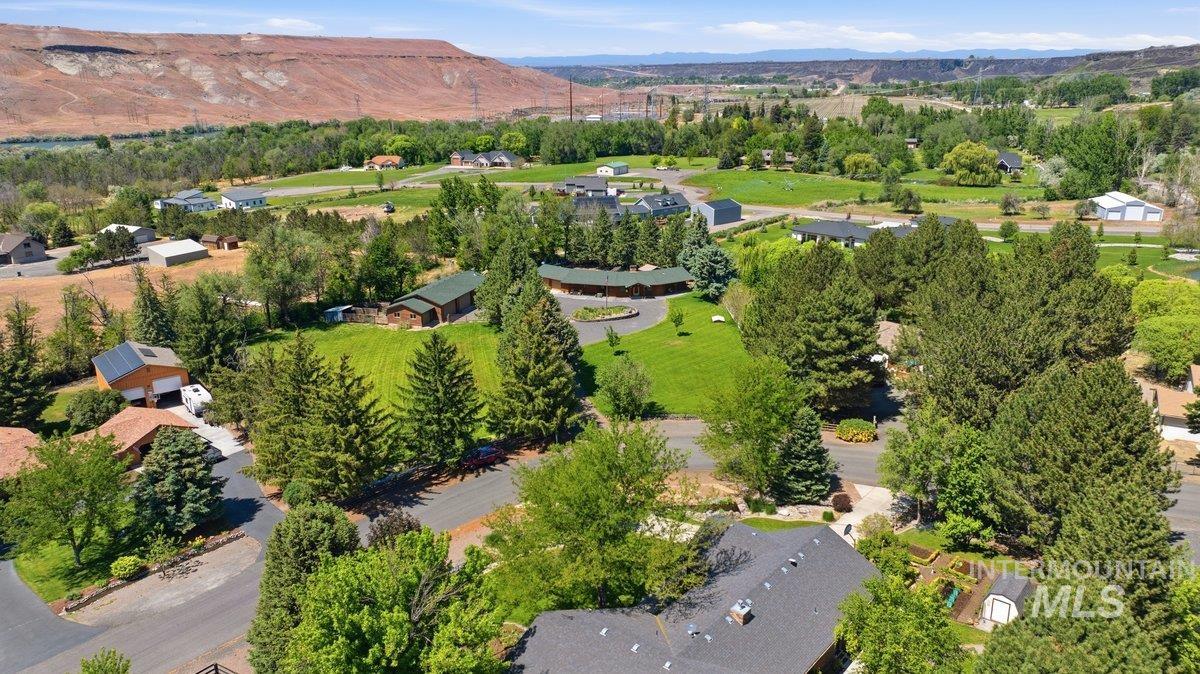 221 Willow, Hagerman, Idaho 83332, 3 Bedrooms, 2 Bathrooms, Residential For Sale, Price $695,000, 98976478