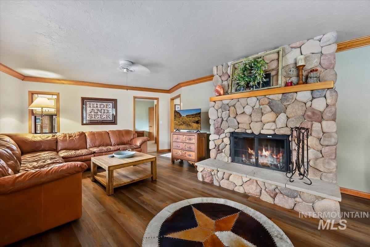 221 Willow, Hagerman, Idaho 83332, 3 Bedrooms, 2 Bathrooms, Residential For Sale, Price $695,000, 98976478