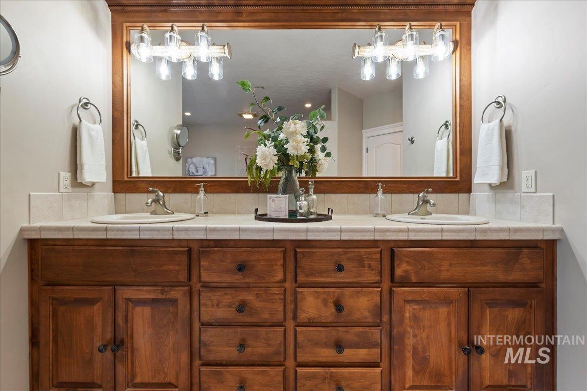 11250 W Royal Ridge Ct, Nampa, Idaho 83686, 3 Bedrooms, 2.5 Bathrooms, Residential For Sale, Price $849,900, 98976481