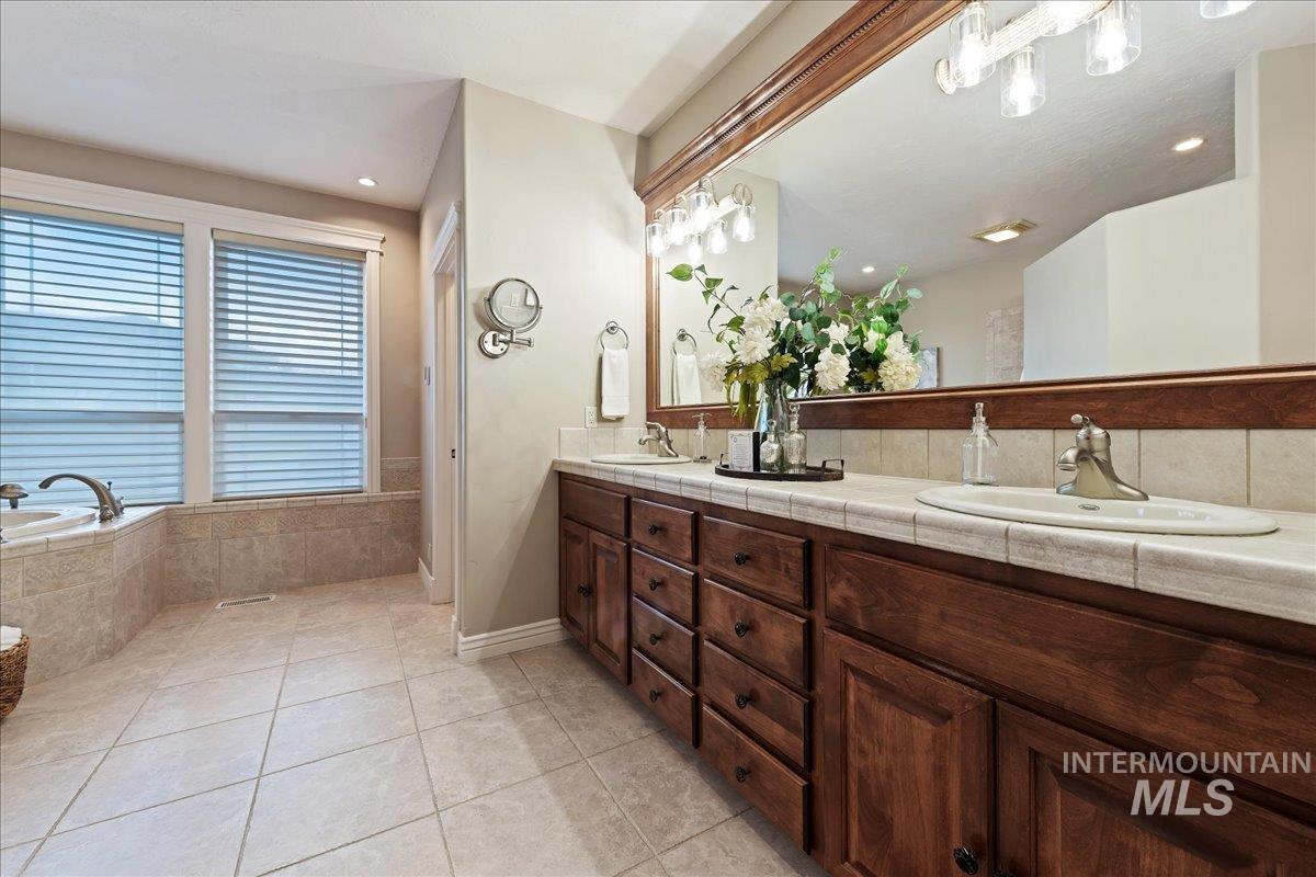 11250 W Royal Ridge Ct, Nampa, Idaho 83686, 3 Bedrooms, 2.5 Bathrooms, Residential For Sale, Price $849,900, 98976481