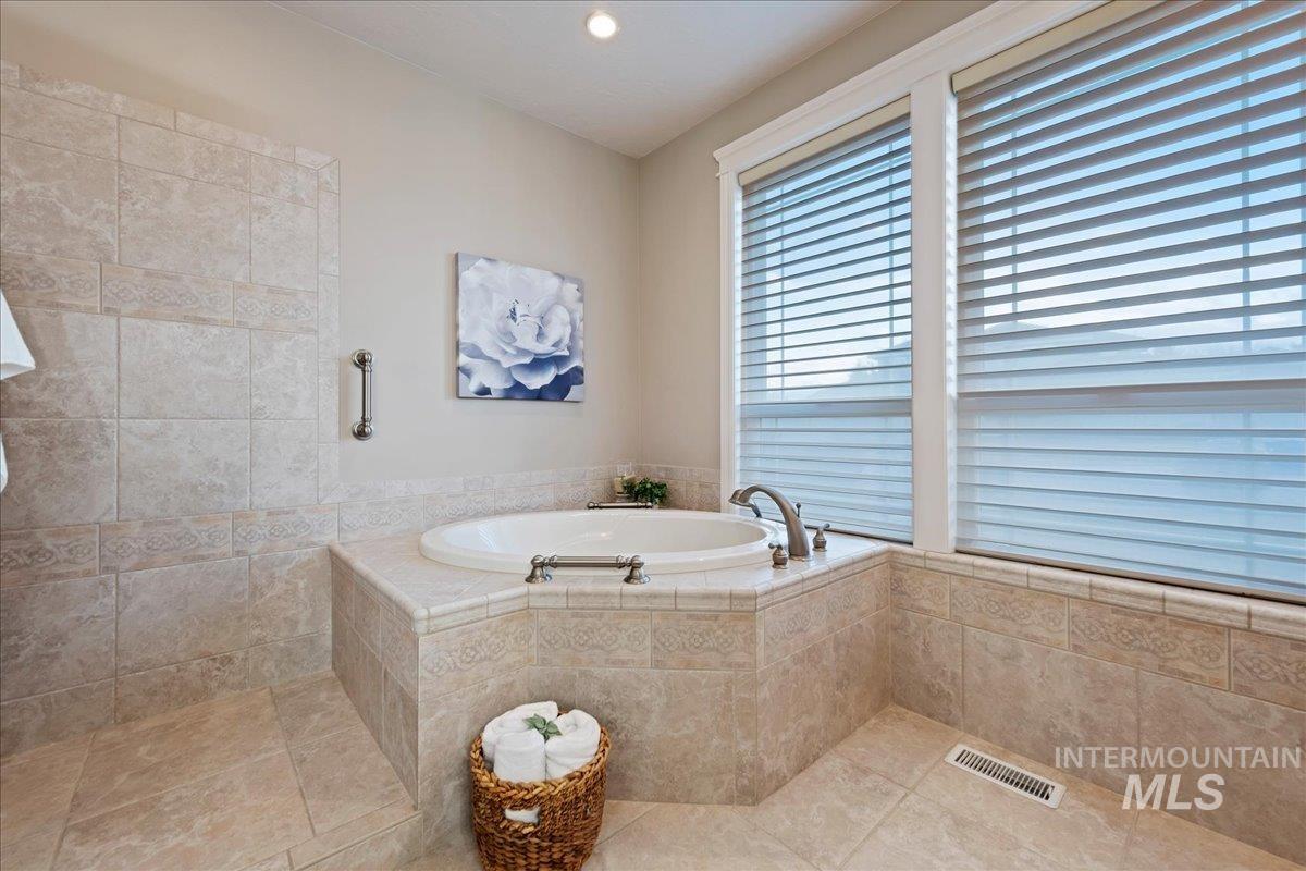 11250 W Royal Ridge Ct, Nampa, Idaho 83686, 3 Bedrooms, 2.5 Bathrooms, Residential For Sale, Price $849,900, 98976481